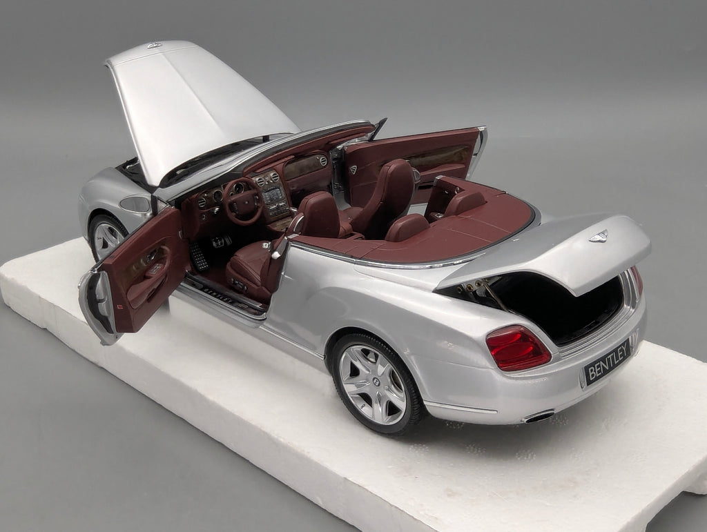 Model Cars 1:43 Minichamps Mercedes Benz SL65 AMG Black Series Silver with original packaging
