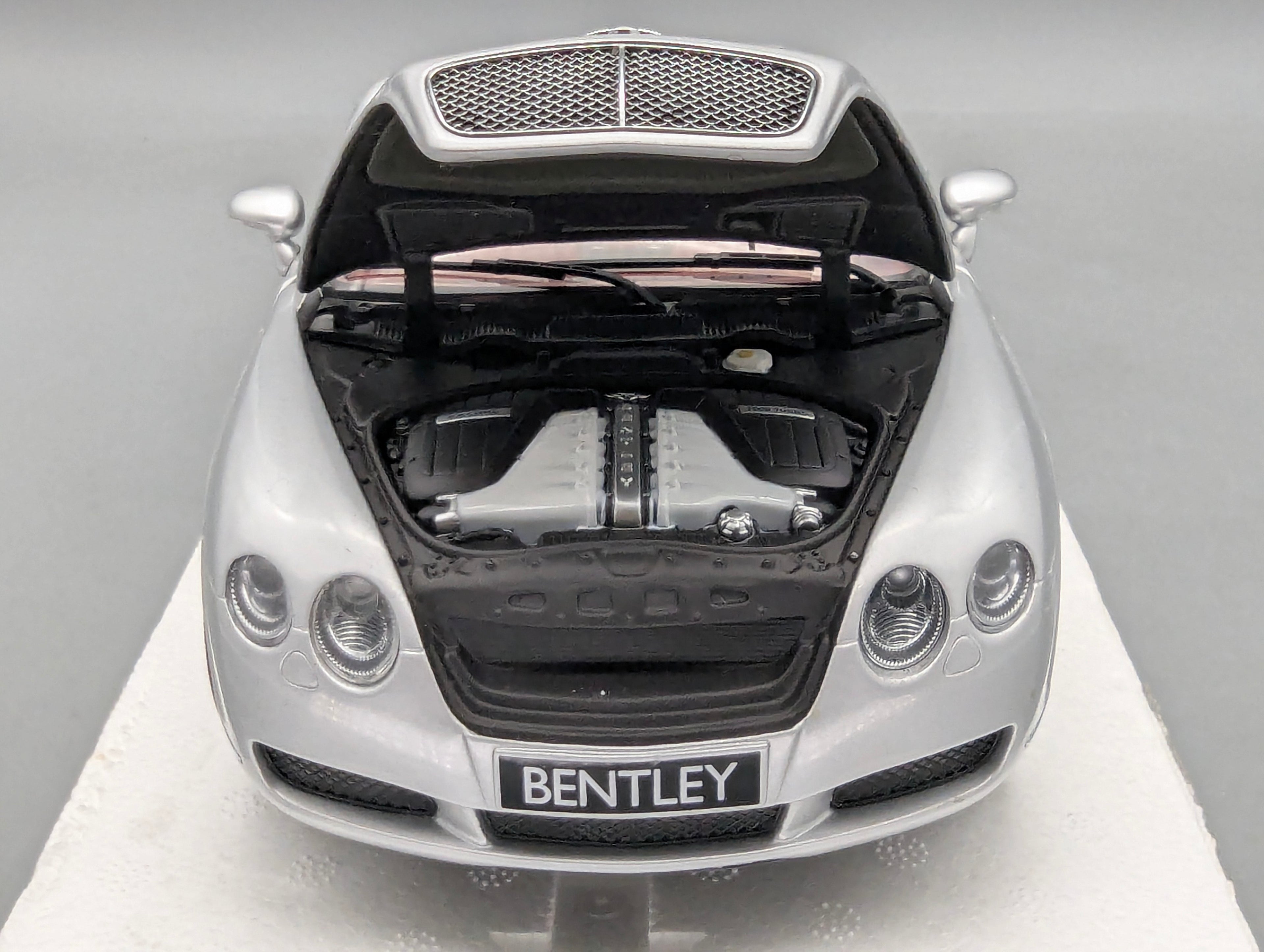 Model Cars 1:43 Minichamps Mercedes Benz SL65 AMG Black Series Silver with original packaging
