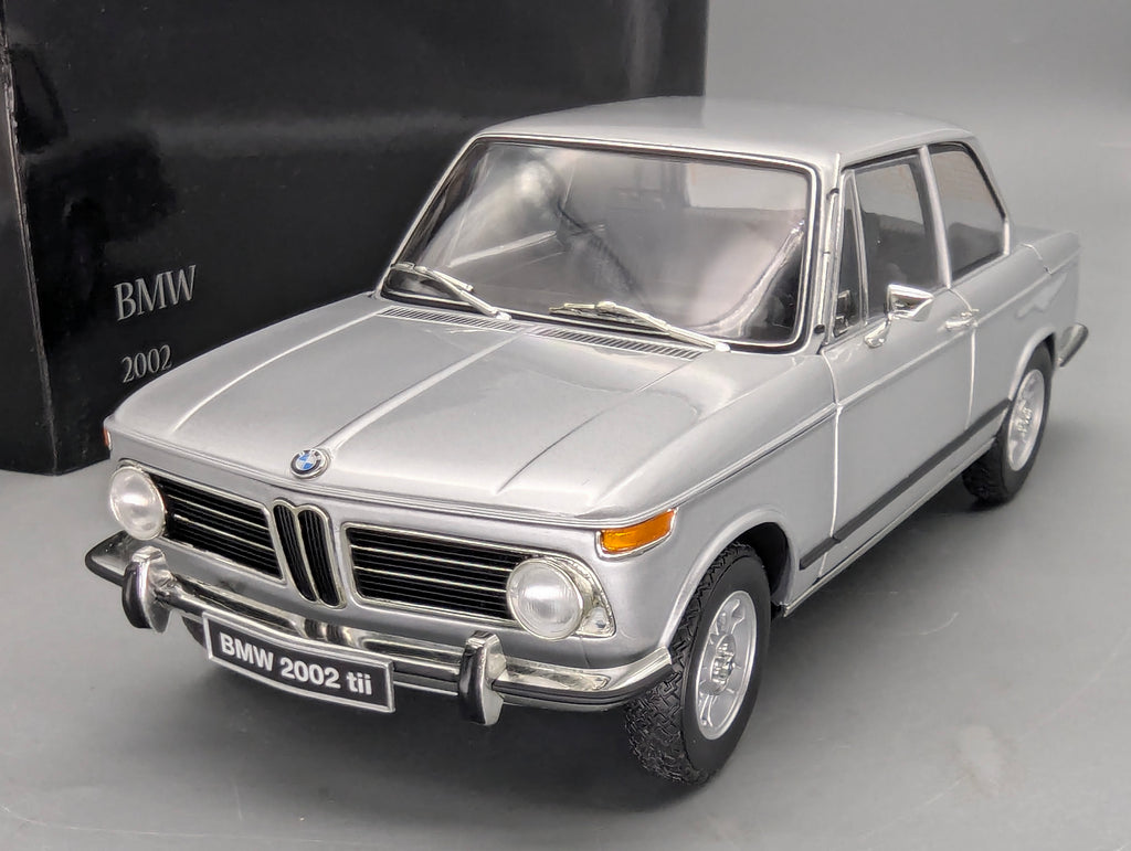 Modellautos 1:18 Kyosho 08543S BMW 2002 tii Silber mit OVP
