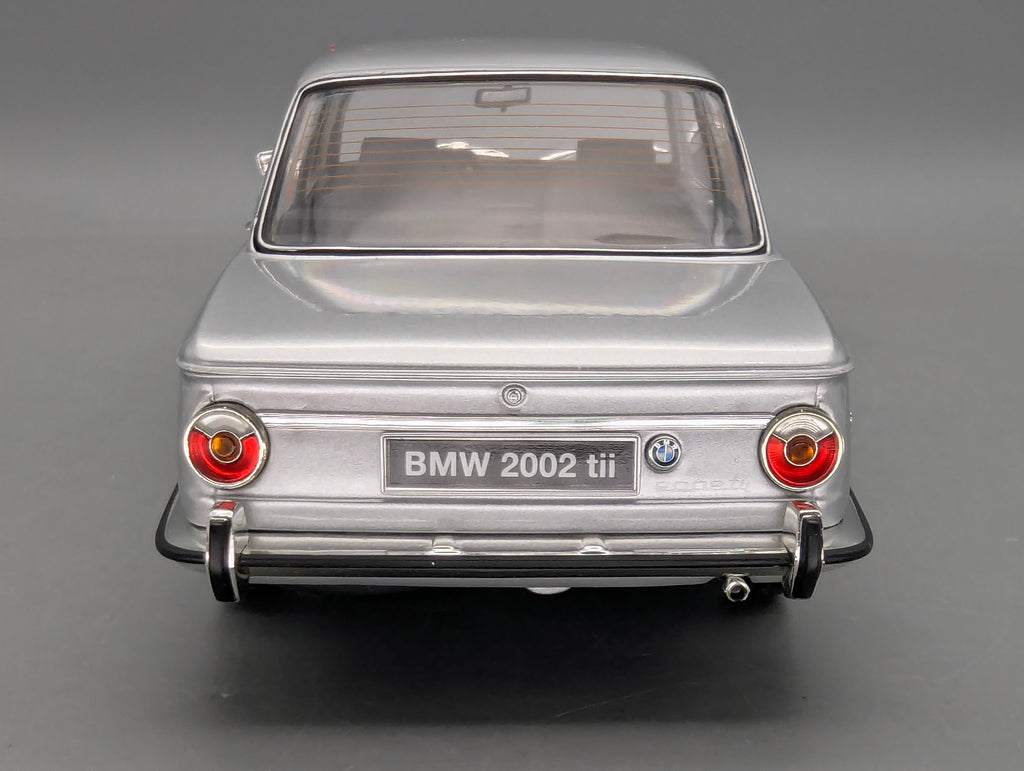 Modellautos 1:18 Kyosho 08543S BMW 2002 tii Silber mit OVP