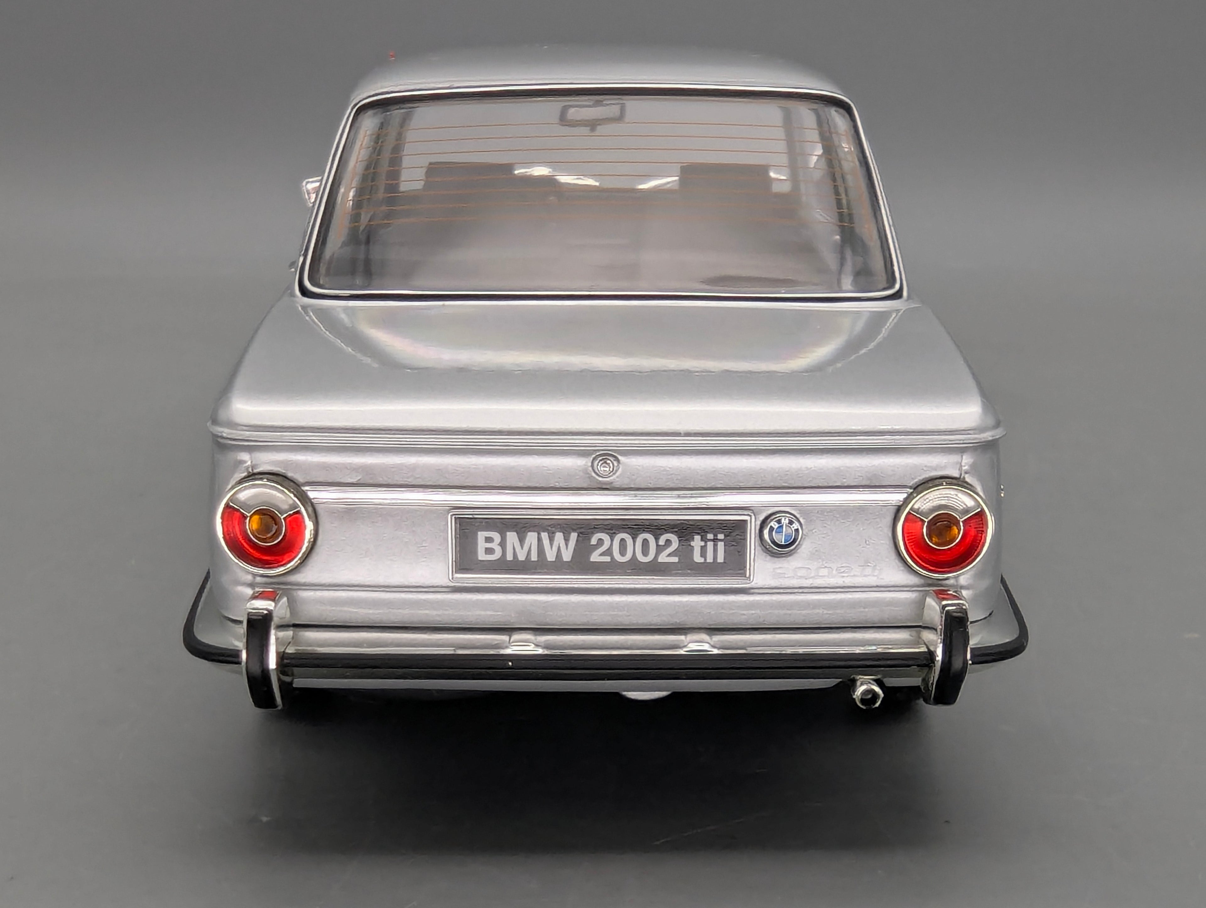 Modellautos 1:18 Kyosho 08543S BMW 2002 tii Silber mit OVP
