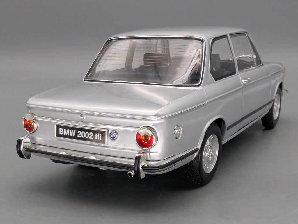 Modellautos 1:18 Kyosho 08543S BMW 2002 tii Silber mit OVP
