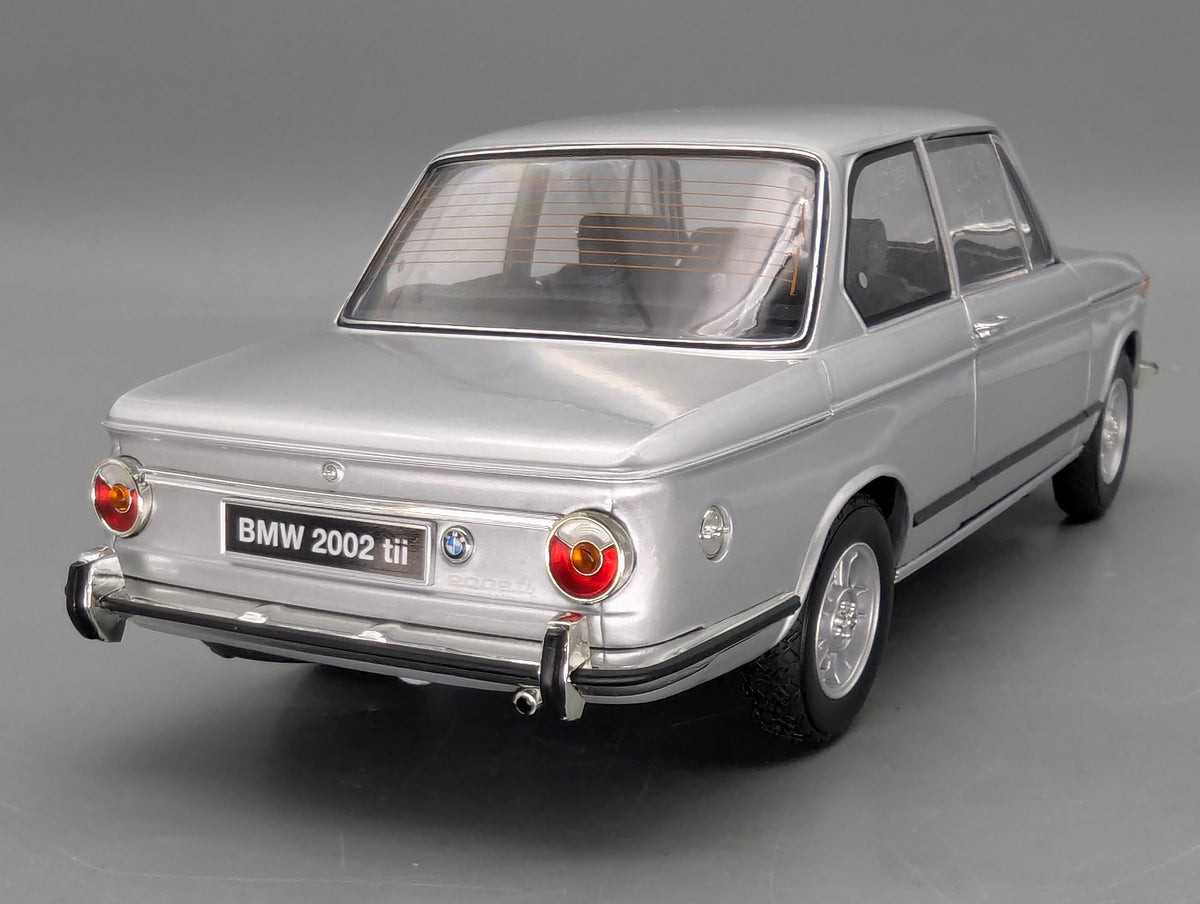 Modellautos 1:18 Kyosho 08543S BMW 2002 tii Silber mit OVP