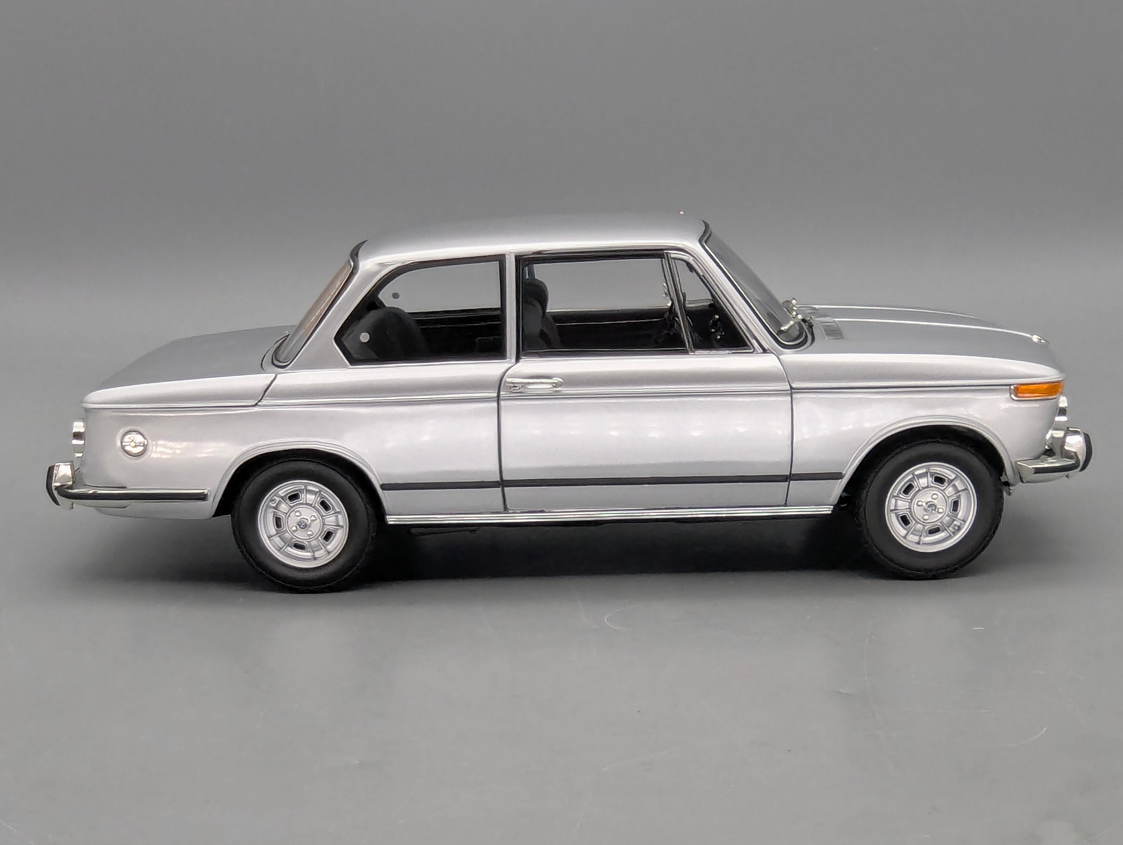 Modellautos 1:18 Kyosho 08543S BMW 2002 tii Silber mit OVP