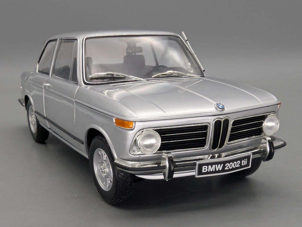 Modellautos 1:18 Kyosho 08543S BMW 2002 tii Silber mit OVP