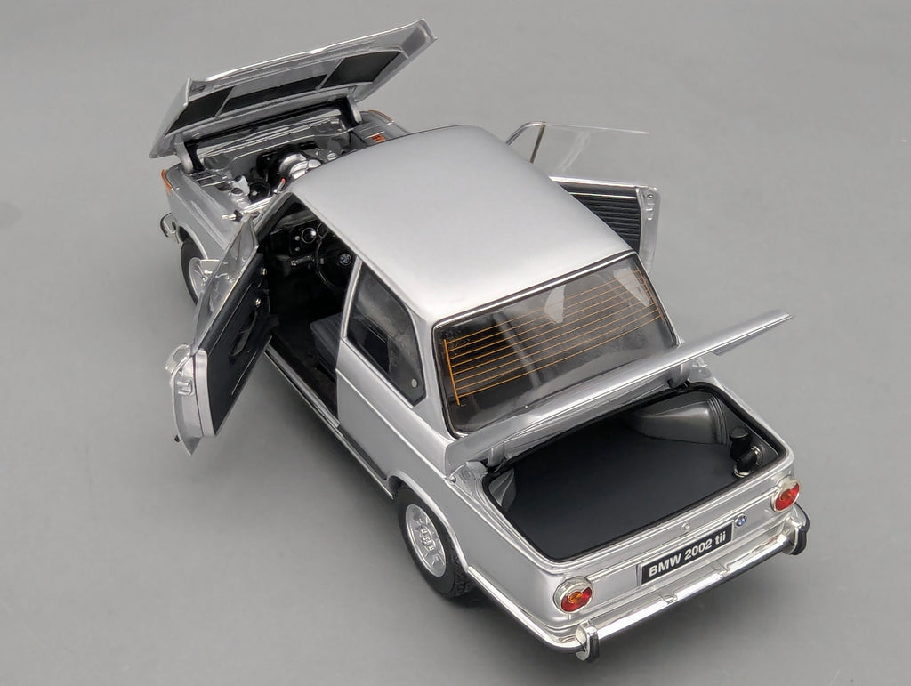 Modellautos 1:18 Kyosho 08543S BMW 2002 tii Silber mit OVP