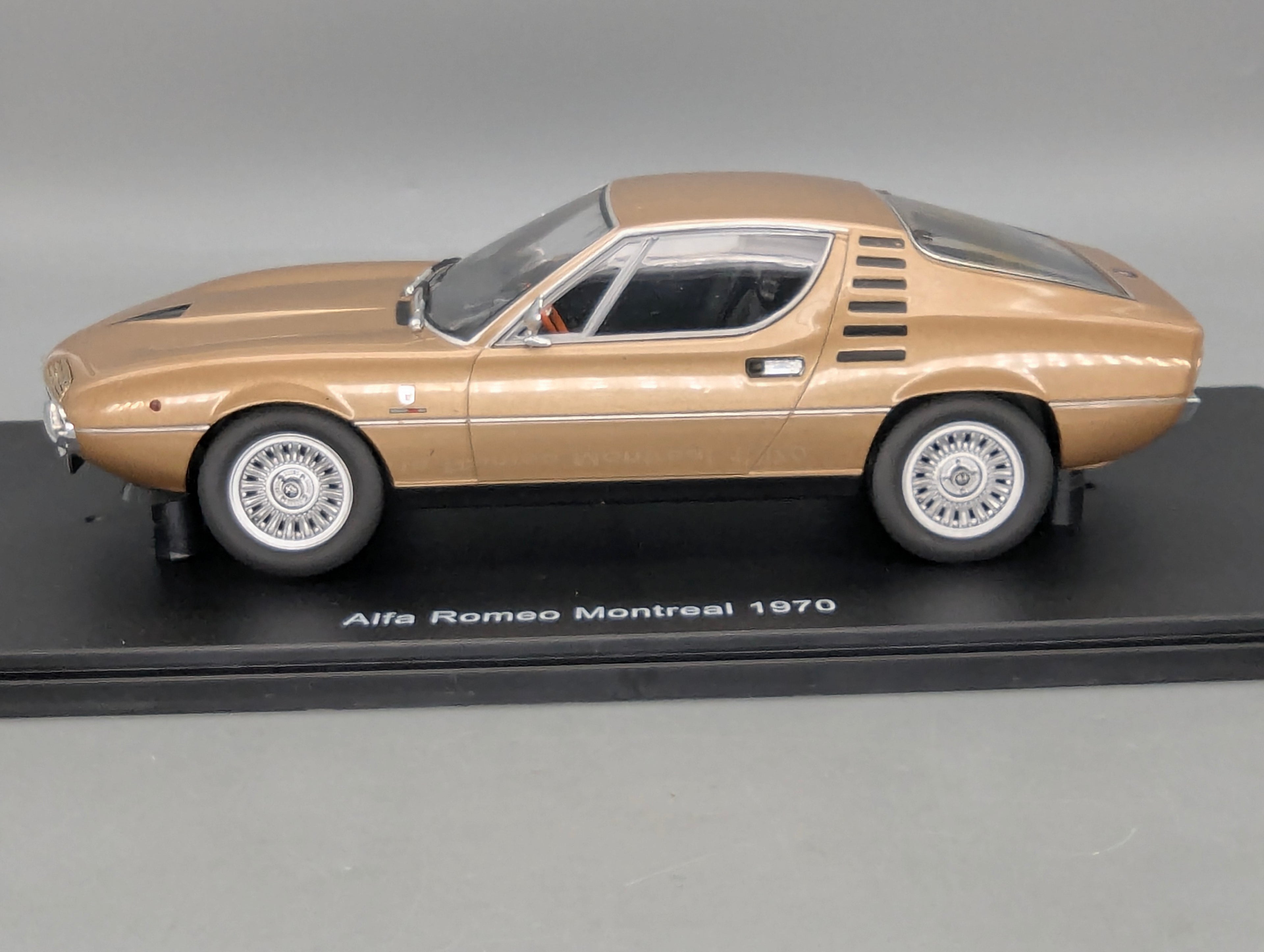 Modellautos 1:18 KK-Scale Alfa Romeo Montreal 1970 Gold Metallic mit OVP