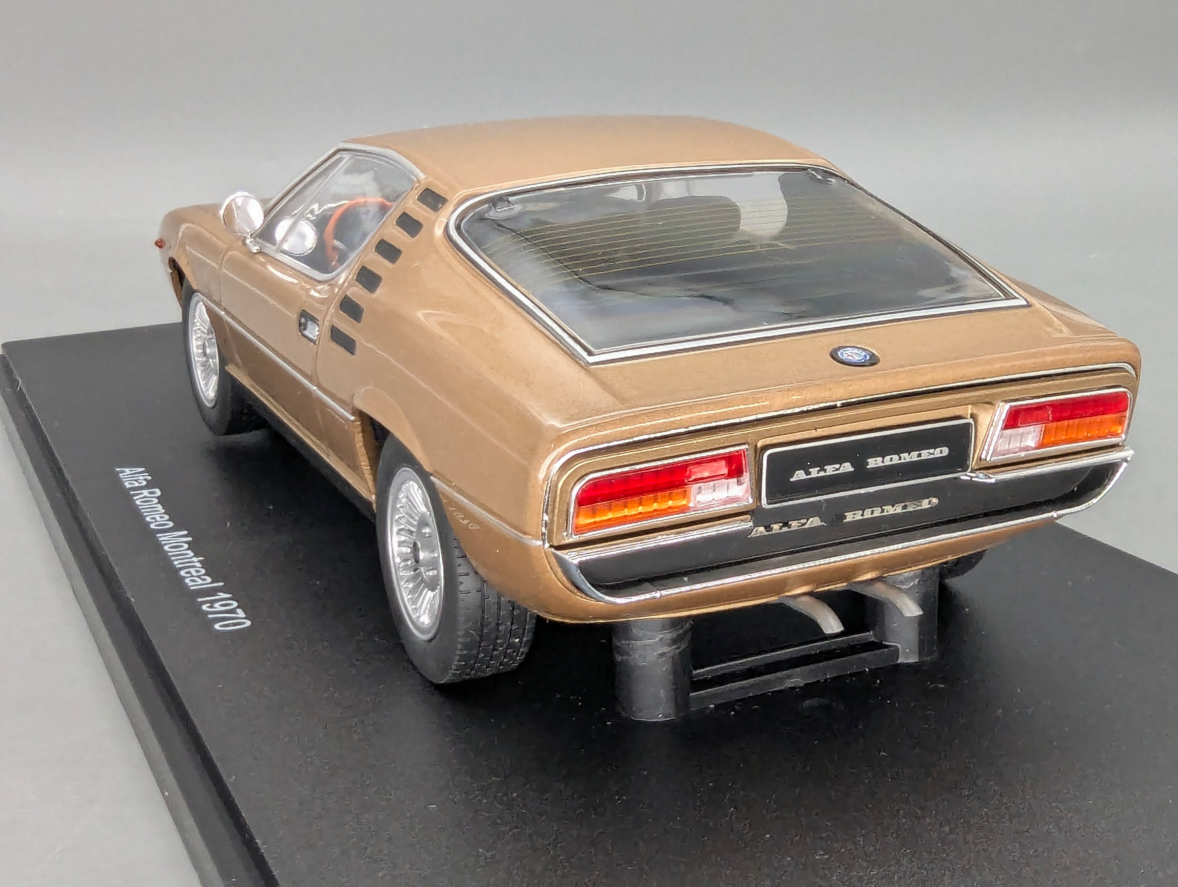 Modellautos 1:18 KK-Scale Alfa Romeo Montreal 1970 Gold Metallic mit OVP