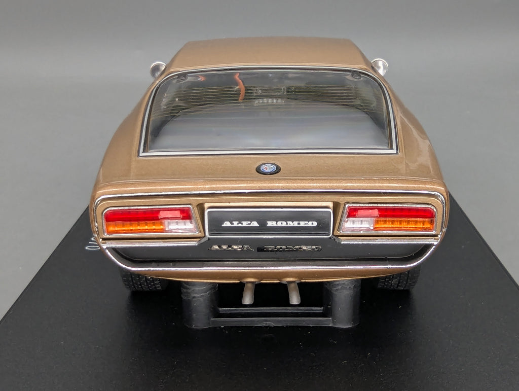 Modellautos 1:18 KK-Scale Alfa Romeo Montreal 1970 Gold Metallic mit OVP