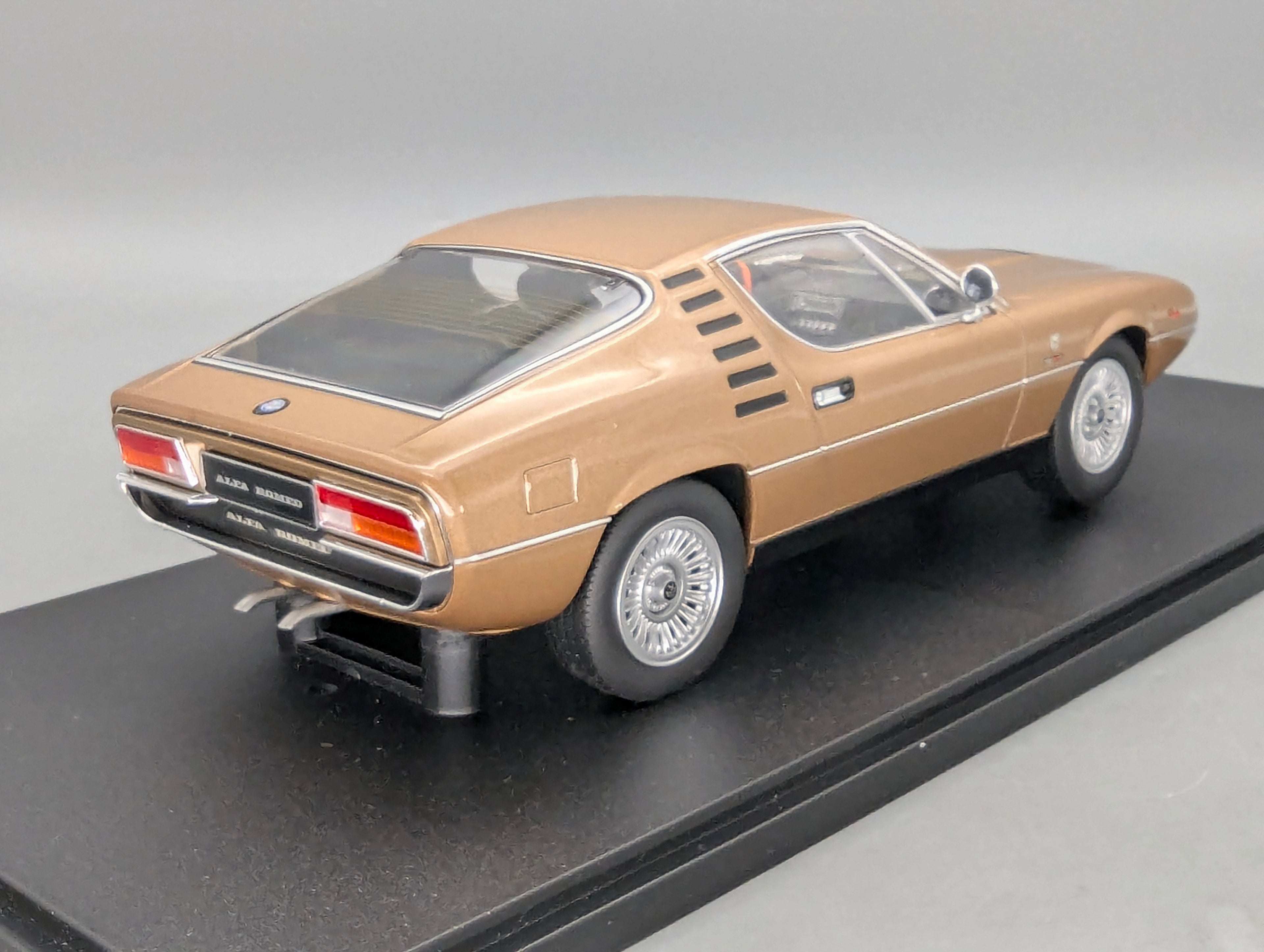 Modellautos 1:18 KK-Scale Alfa Romeo Montreal 1970 Gold Metallic mit OVP