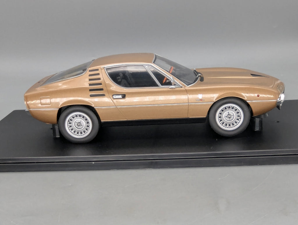 Modellautos 1:18 KK-Scale Alfa Romeo Montreal 1970 Gold Metallic mit OVP