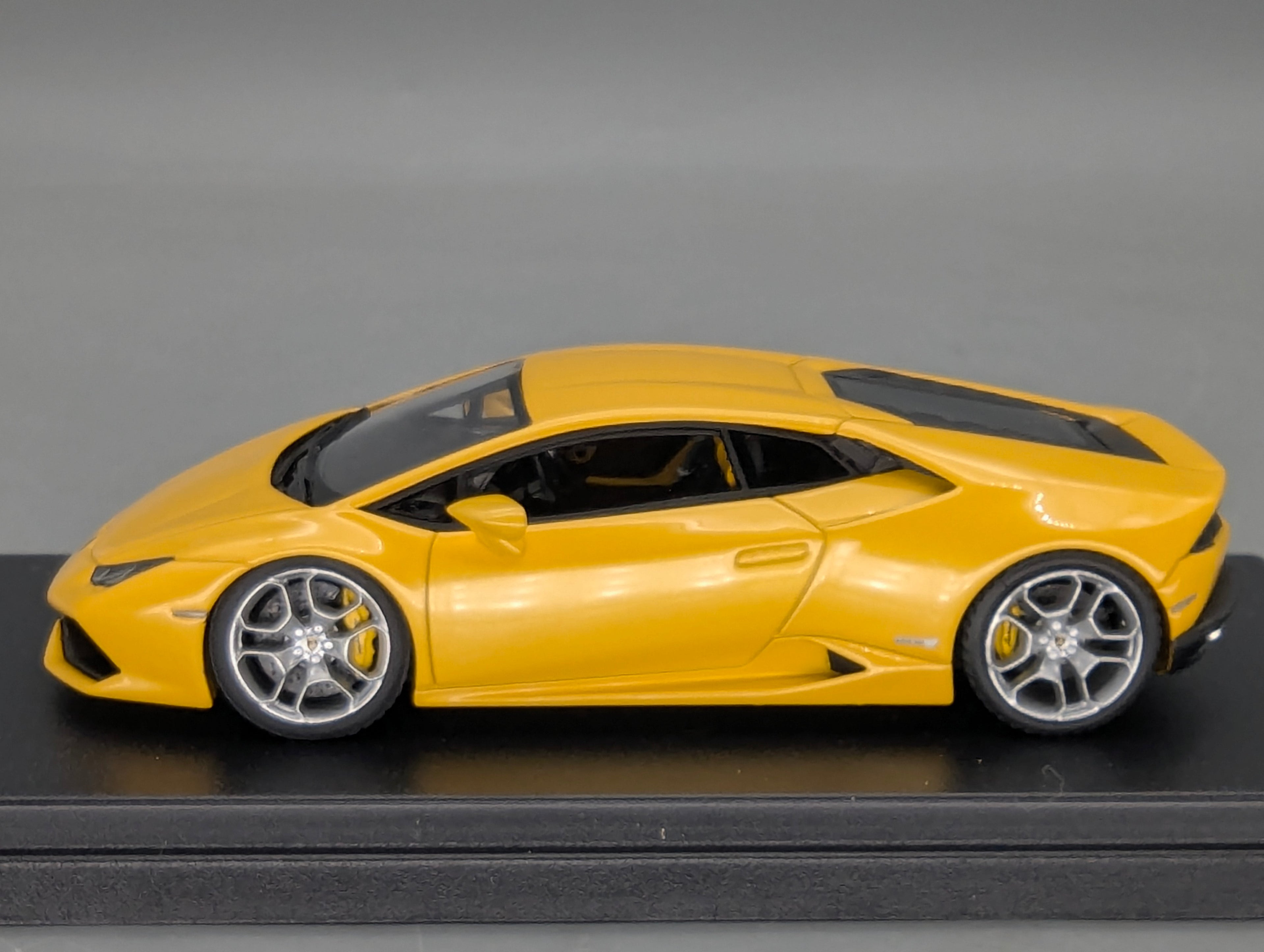 Modellautos 1:43 Looksmart Lamborghini Huracan LP610-4 Met. Gelb Giallo Midas mit OVP