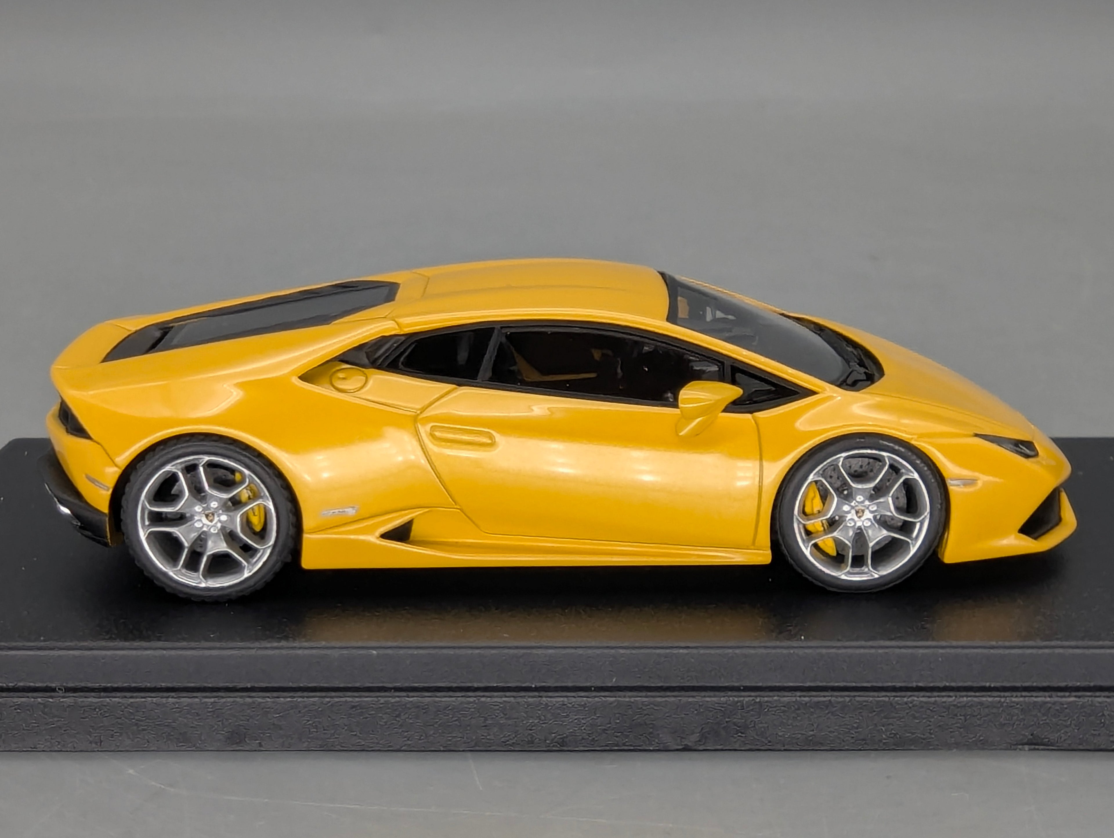 Modellautos 1:43 Looksmart Lamborghini Huracan LP610-4 Met. Gelb Giallo Midas mit OVP