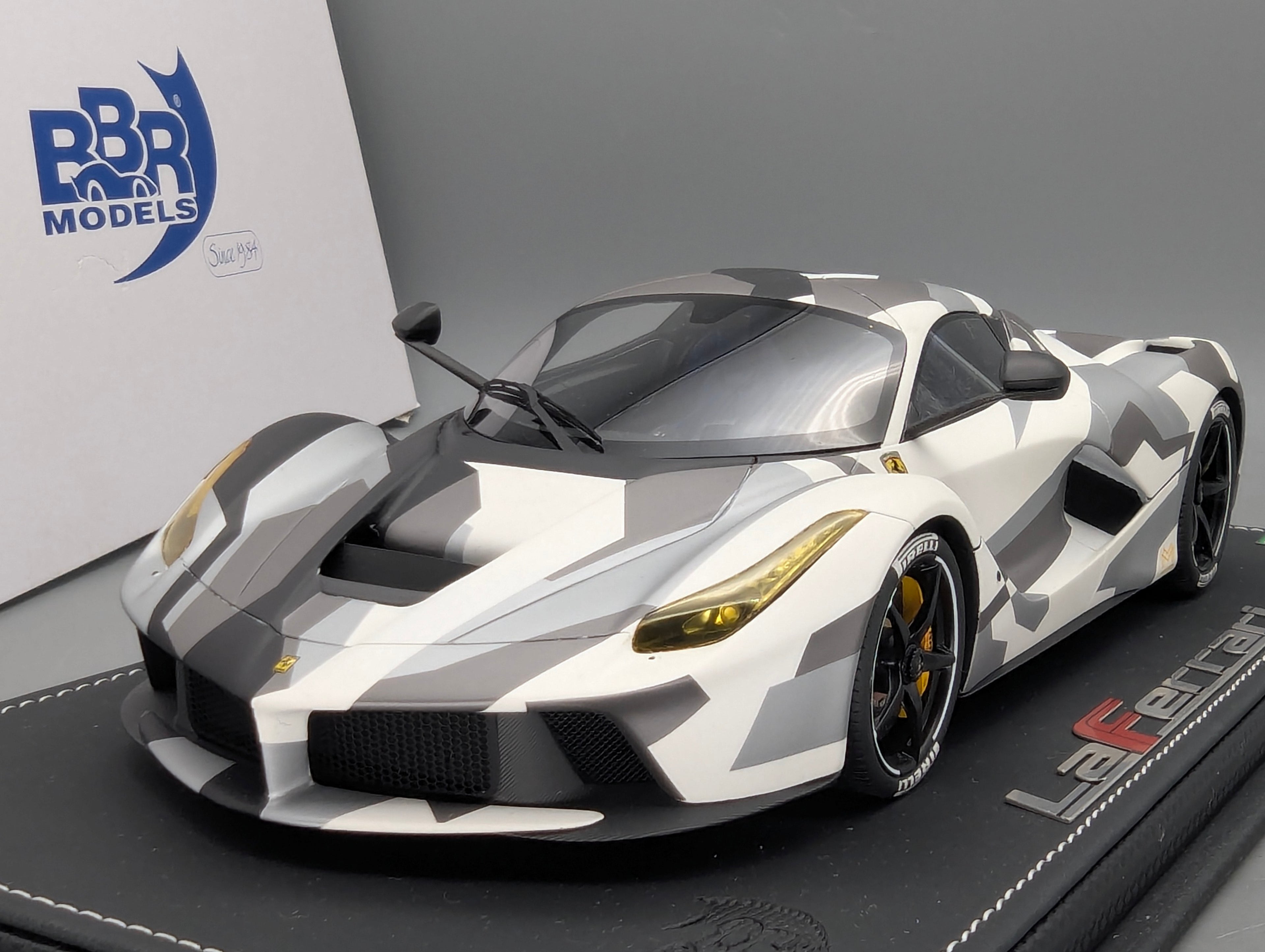 Modellautos 1:18 BBR Ferrari LaFerrari Caouflage Ltd 118/159 mit OVP