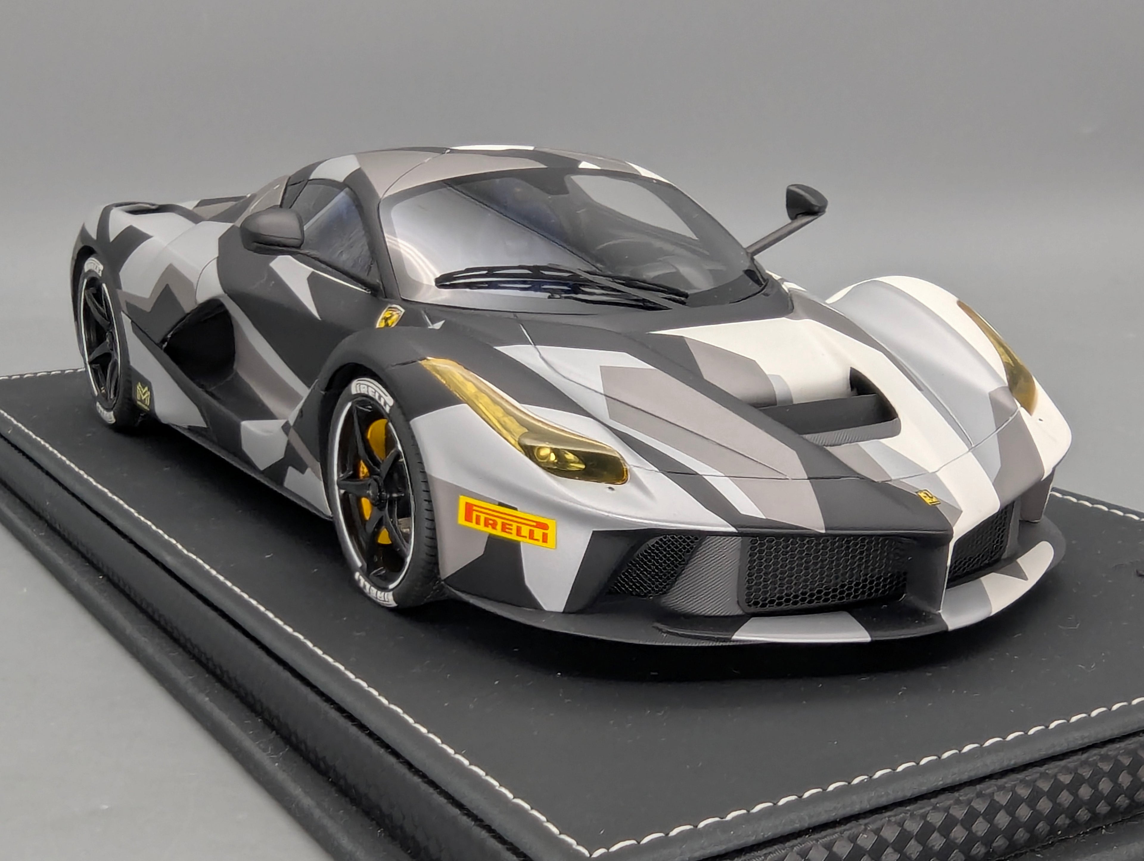 Modellautos 1:18 BBR Ferrari LaFerrari Caouflage Ltd 118/159 mit OVP