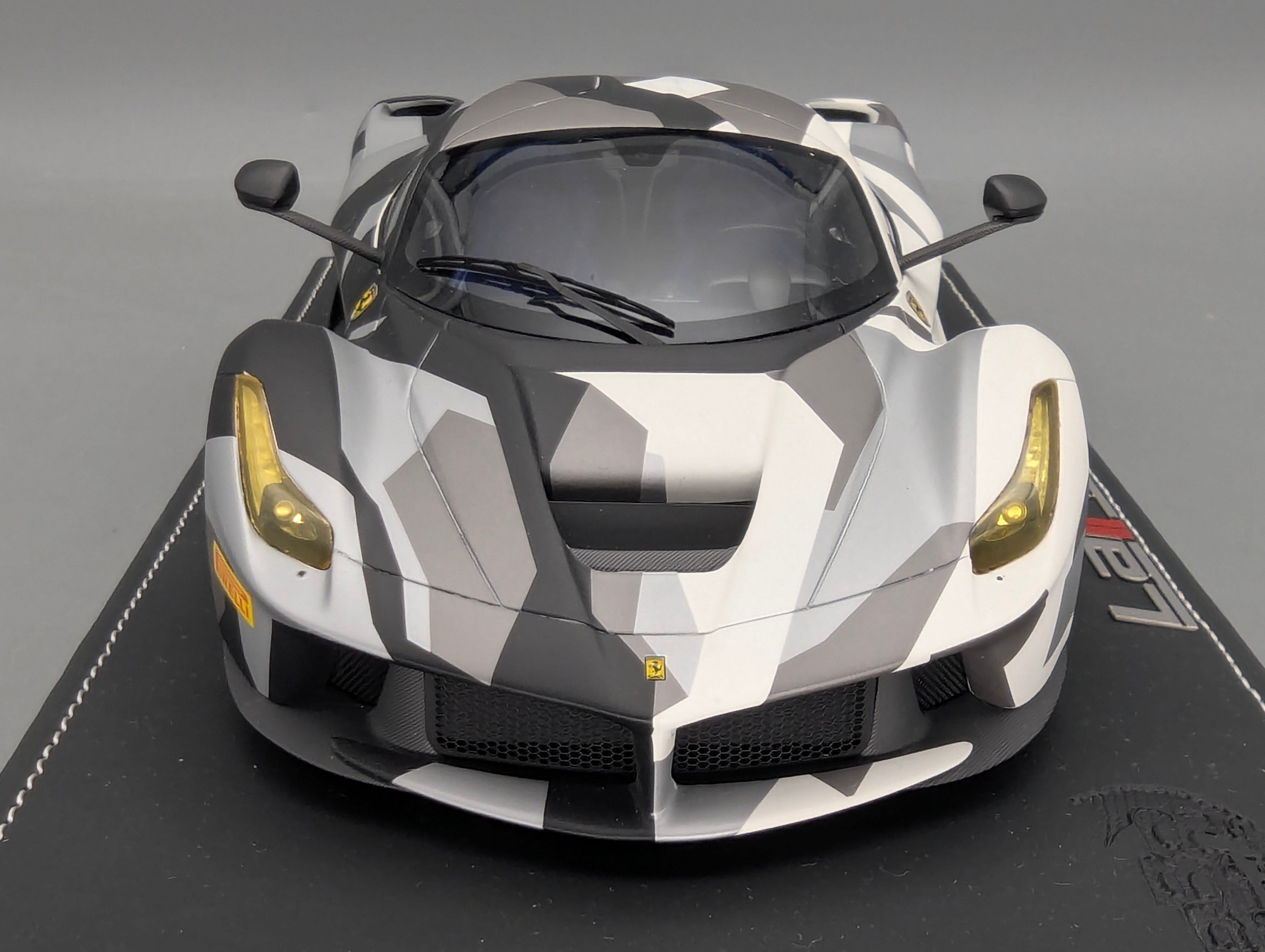 Modellautos 1:18 BBR Ferrari LaFerrari Caouflage Ltd 118/159 mit OVP