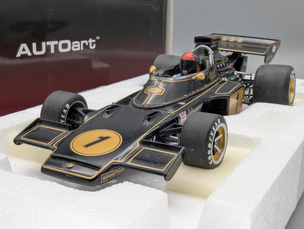 Modellautos 1:18 AUTOart 87328 Lotus Type 72E GP 1973 #1 Emerson Fittipaldi mit Figur im Cockpit mit OVP