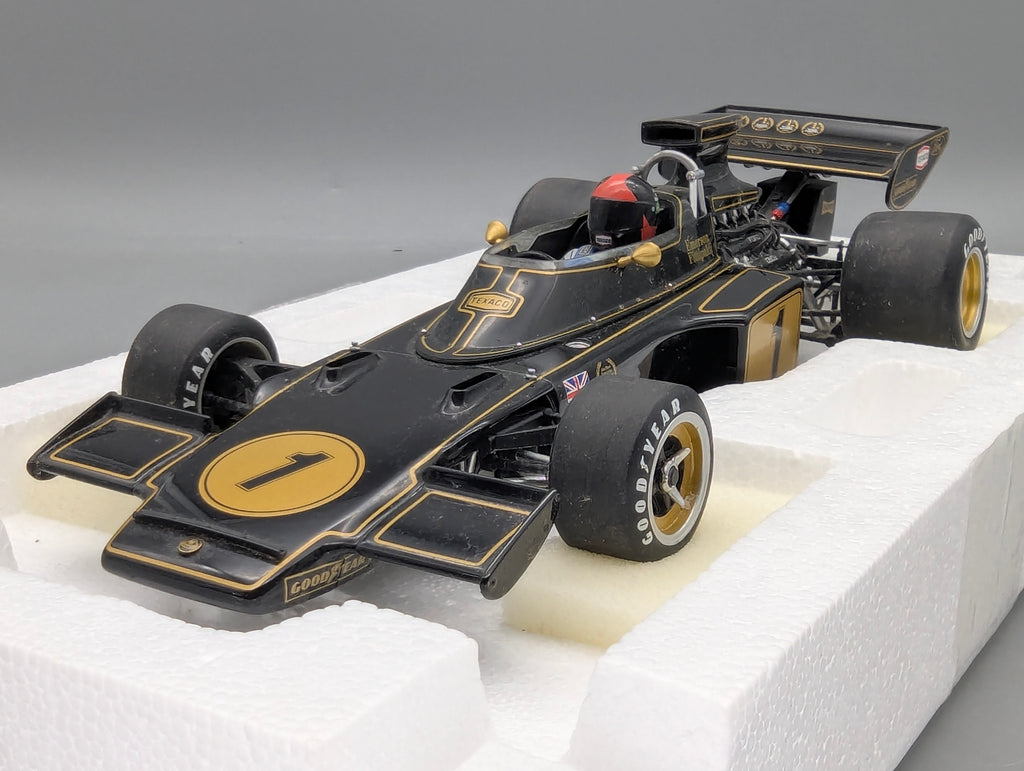 Modellautos 1:18 AUTOart 87328 Lotus Type 72E GP 1973 #1 Emerson Fittipaldi mit Figur im Cockpit mit OVP