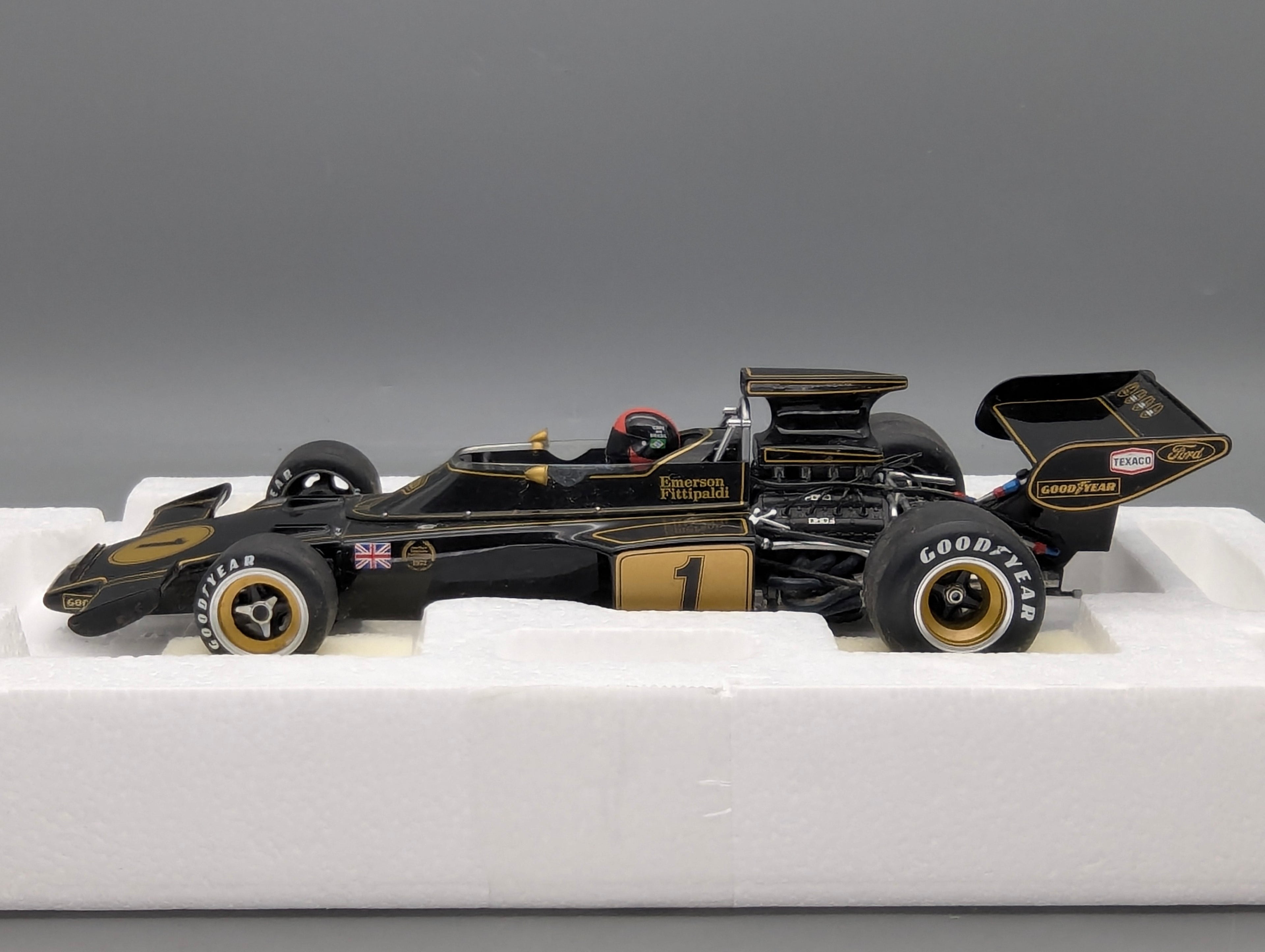 Modellautos 1:18 AUTOart 87328 Lotus Type 72E GP 1973 #1 Emerson Fittipaldi mit Figur im Cockpit mit OVP