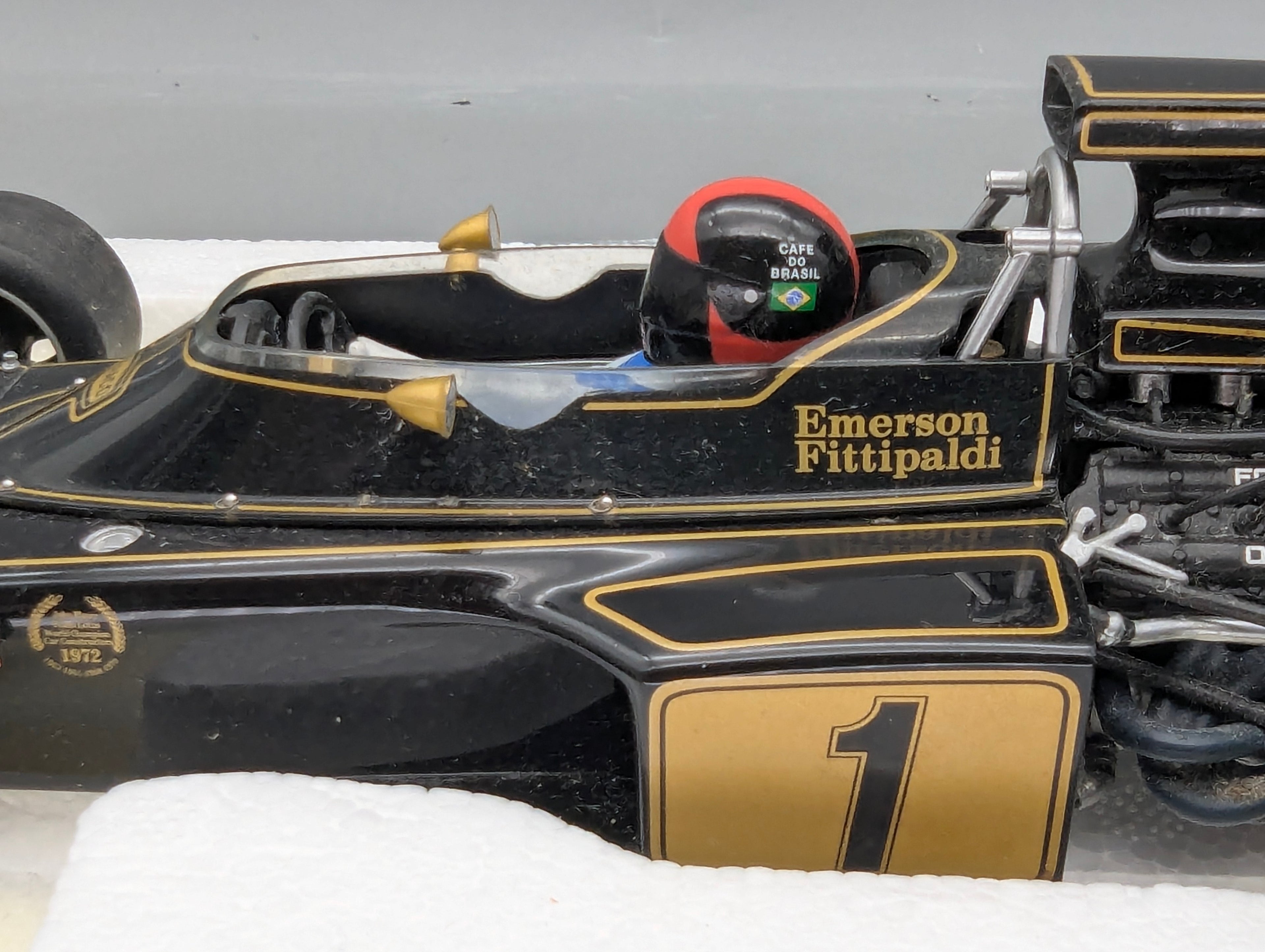 Modellautos 1:18 AUTOart 87328 Lotus Type 72E GP 1973 #1 Emerson Fittipaldi mit Figur im Cockpit mit OVP