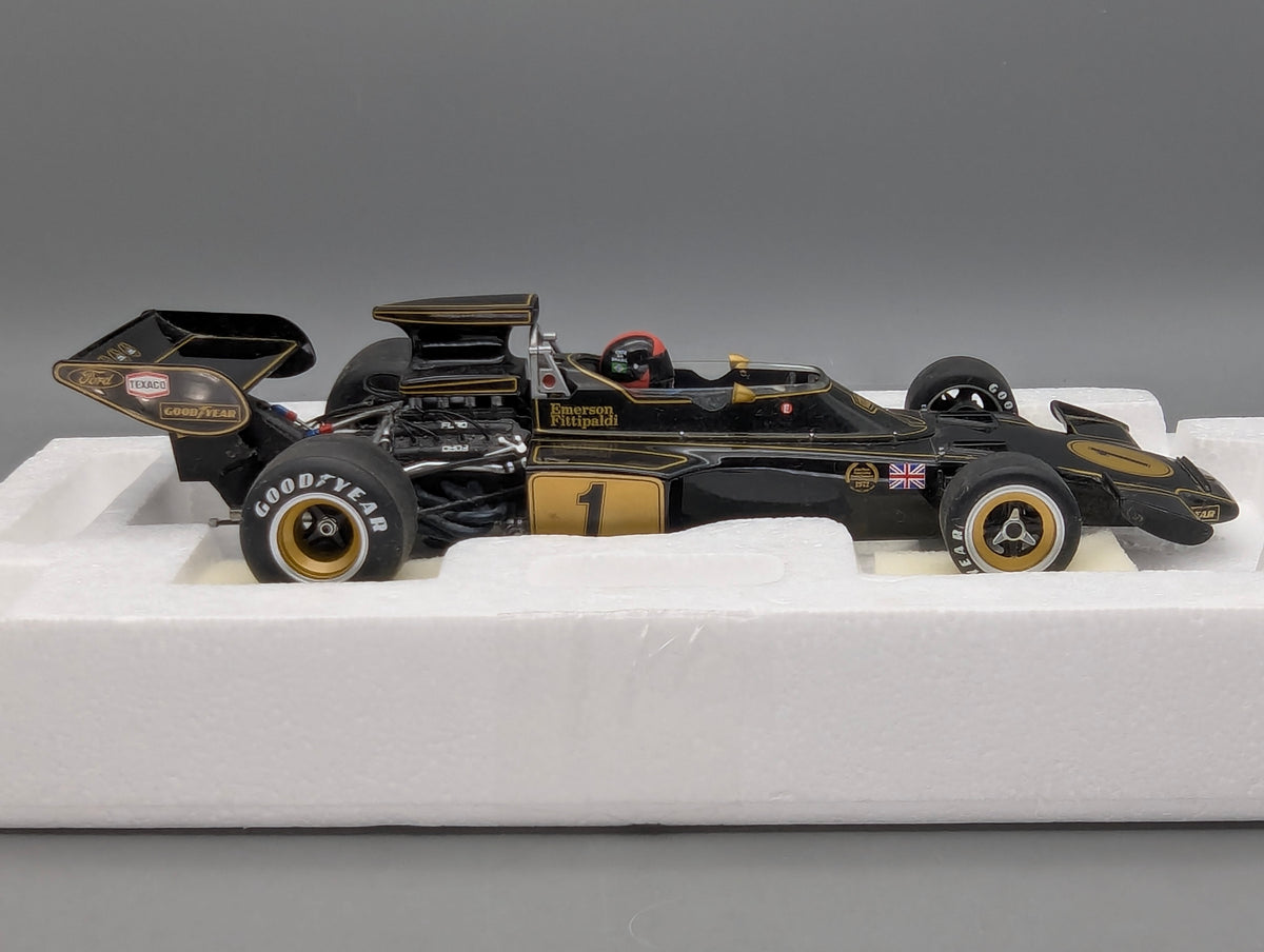 Modellautos 1:18 AUTOart 87328 Lotus Type 72E GP 1973 #1 Emerson Fittipaldi mit Figur im Cockpit mit OVP