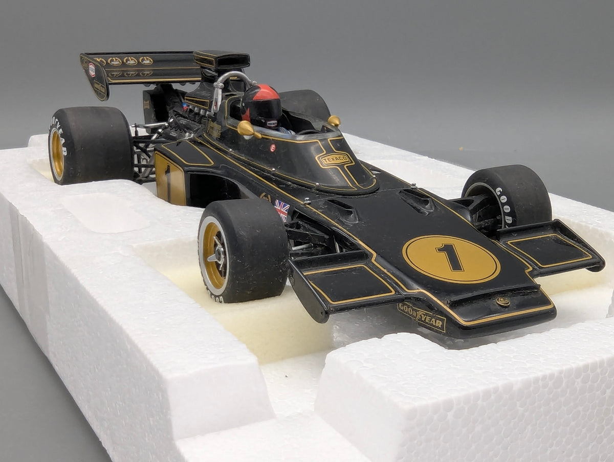 Modellautos 1:18 AUTOart 87328 Lotus Type 72E GP 1973 #1 Emerson Fittipaldi mit Figur im Cockpit mit OVP
