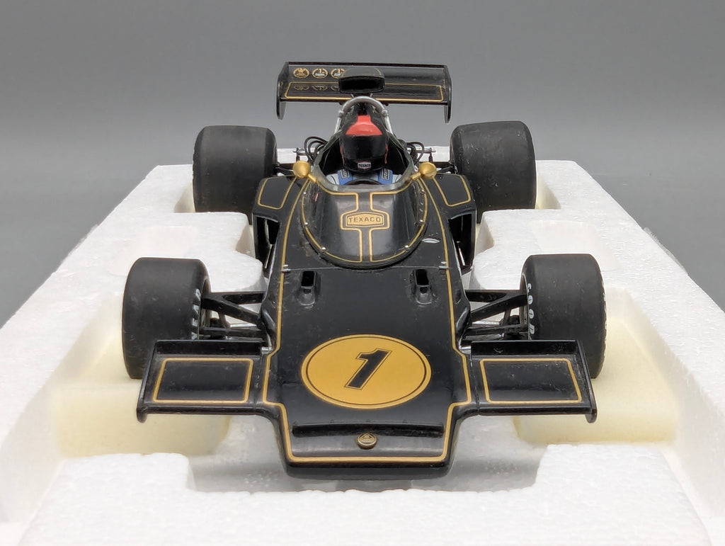 Modellautos 1:18 AUTOart 87328 Lotus Type 72E GP 1973 #1 Emerson Fittipaldi mit Figur im Cockpit mit OVP