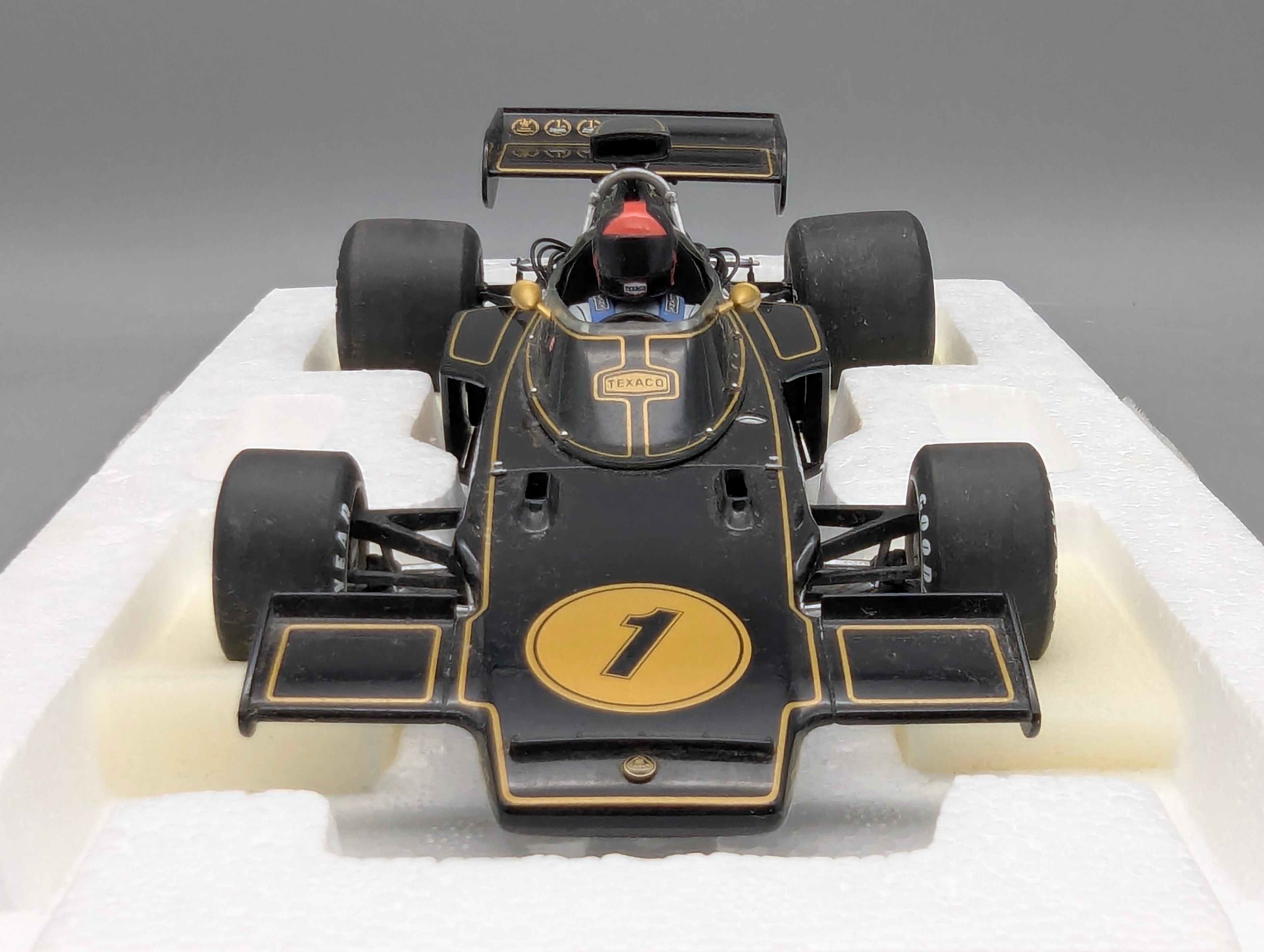 Modellautos 1:18 AUTOart 87328 Lotus Type 72E GP 1973 #1 Emerson Fittipaldi mit Figur im Cockpit mit OVP