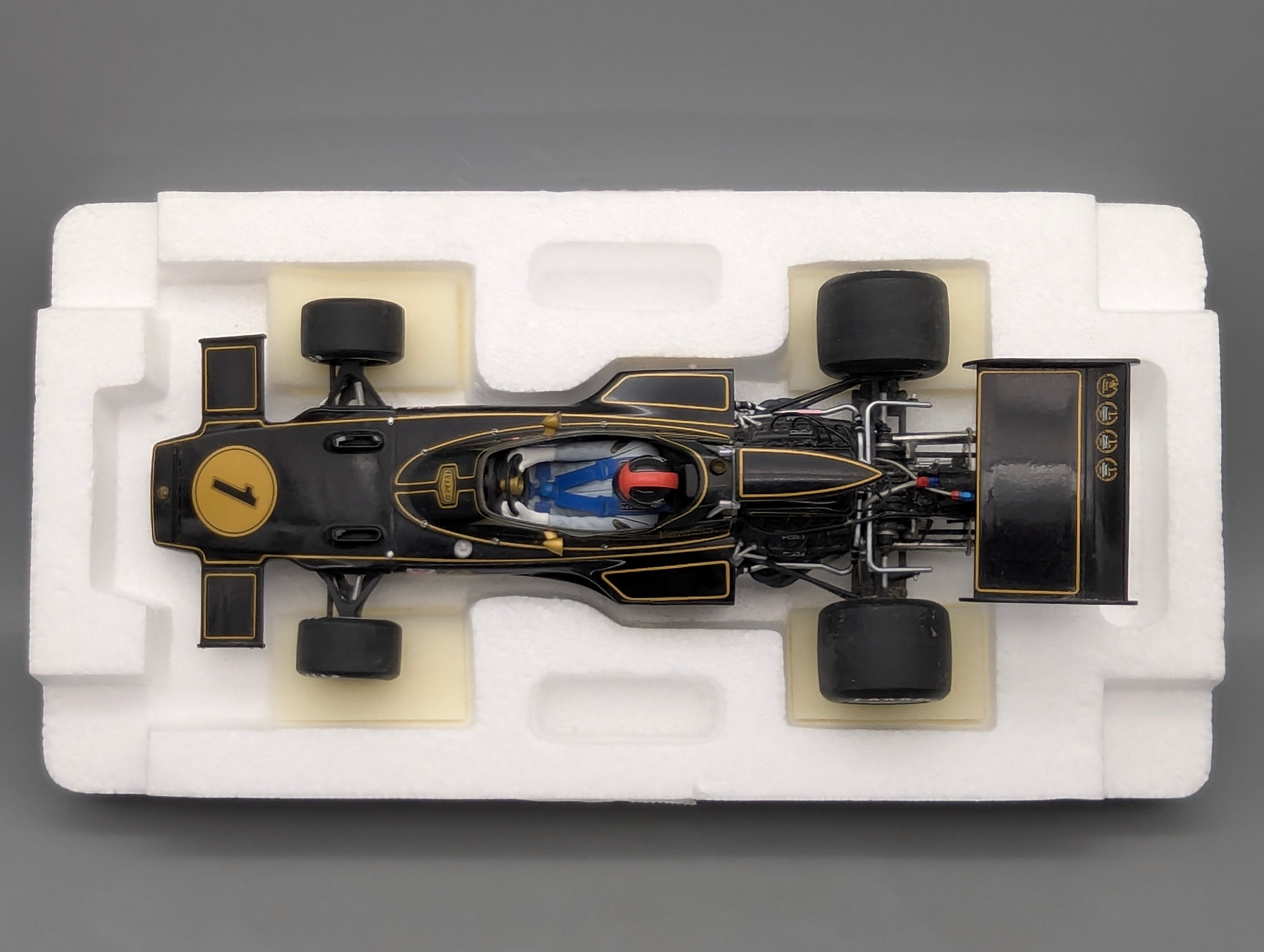 Modellautos 1:18 AUTOart 87328 Lotus Type 72E GP 1973 #1 Emerson Fittipaldi mit Figur im Cockpit mit OVP
