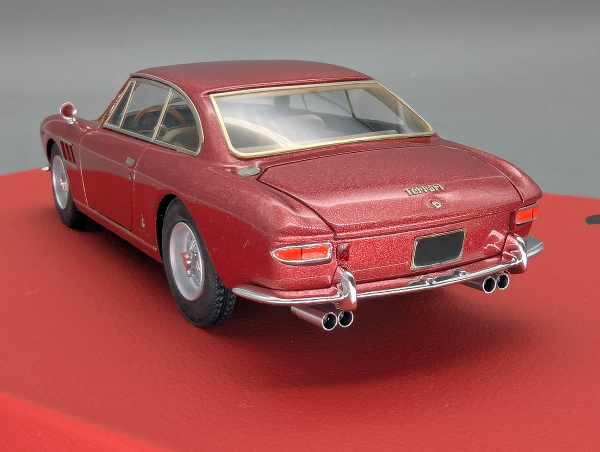 Modellautos 1:43 BBR Ferrari 330 GT 2+2 Serie 2 S/N 9033 GT 1967 Ltd 01/03 mit großer Vitrine und OVP