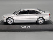 Modellautos 1:43 Minichamps Audi A8 Silber mit Dealer OVP