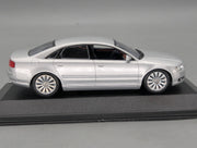 Modellautos 1:43 Minichamps Audi A8 Silber mit Dealer OVP