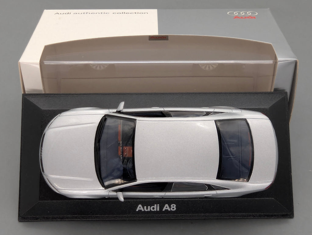 Modellautos 1:43 Minichamps Audi A8 Silber mit Dealer OVP