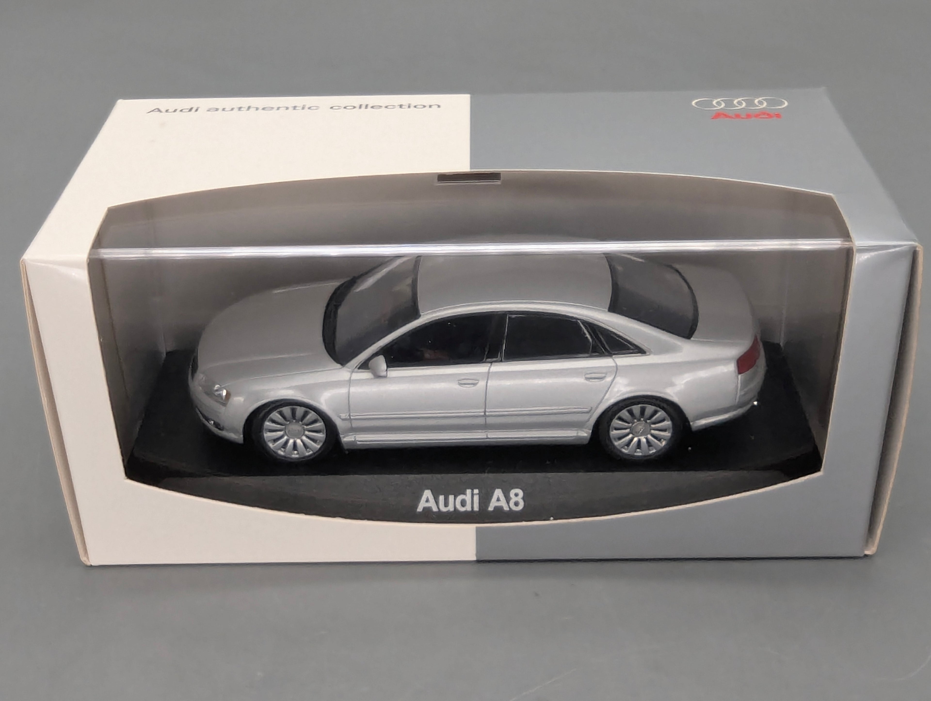 Modellautos 1:43 Minichamps Audi A8 Silber mit Dealer OVP