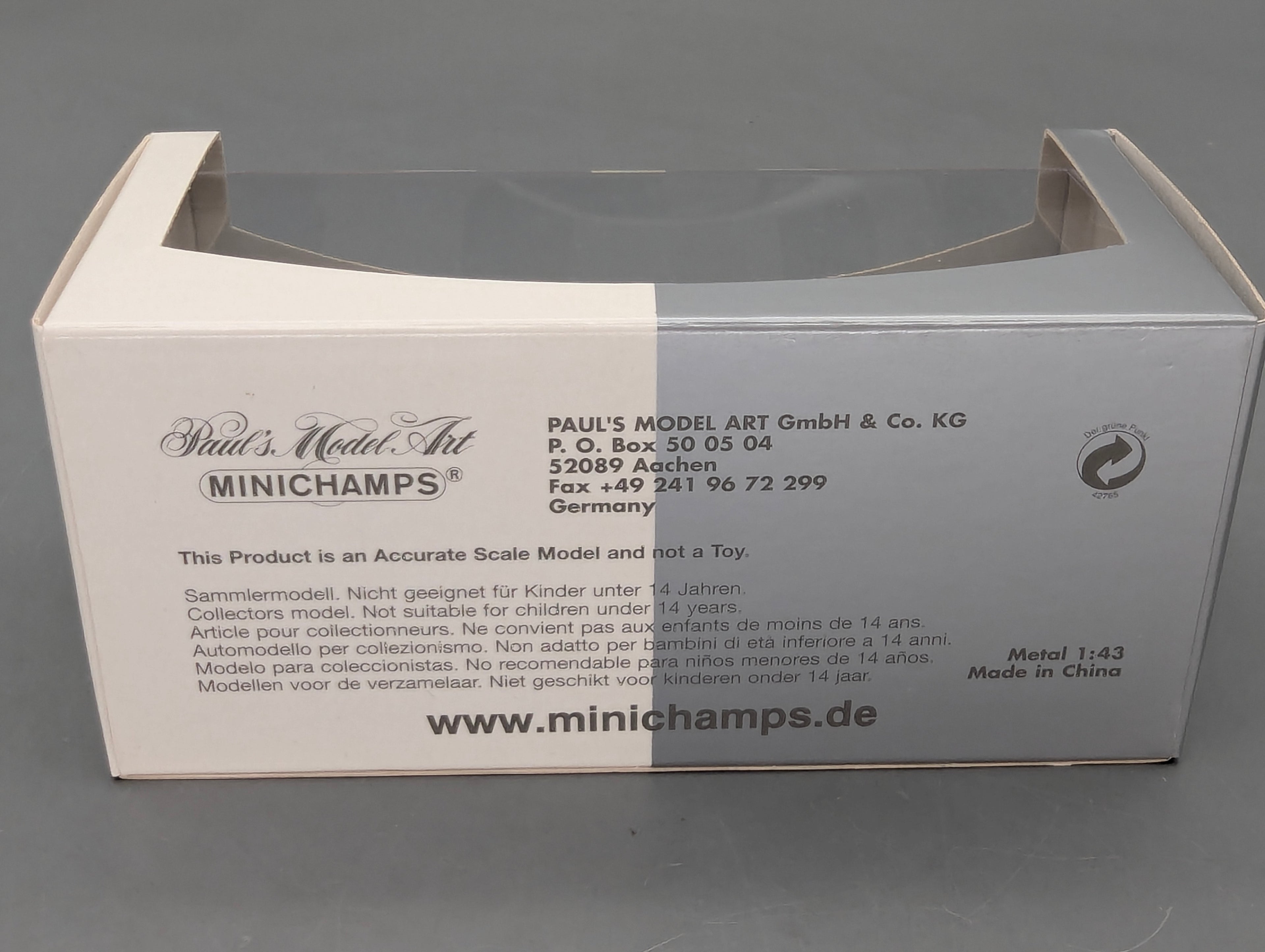 Modellautos 1:43 Minichamps Audi A8 Silber mit Dealer OVP