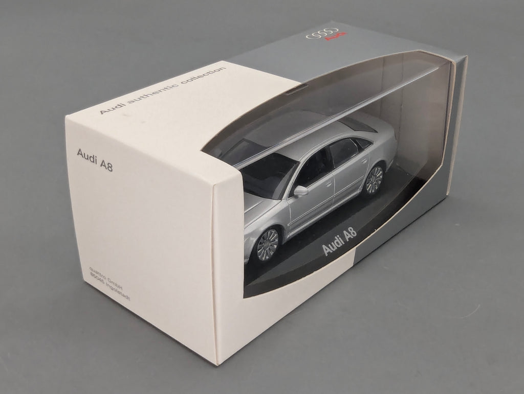Modellautos 1:43 Minichamps Audi A8 Silber mit Dealer OVP