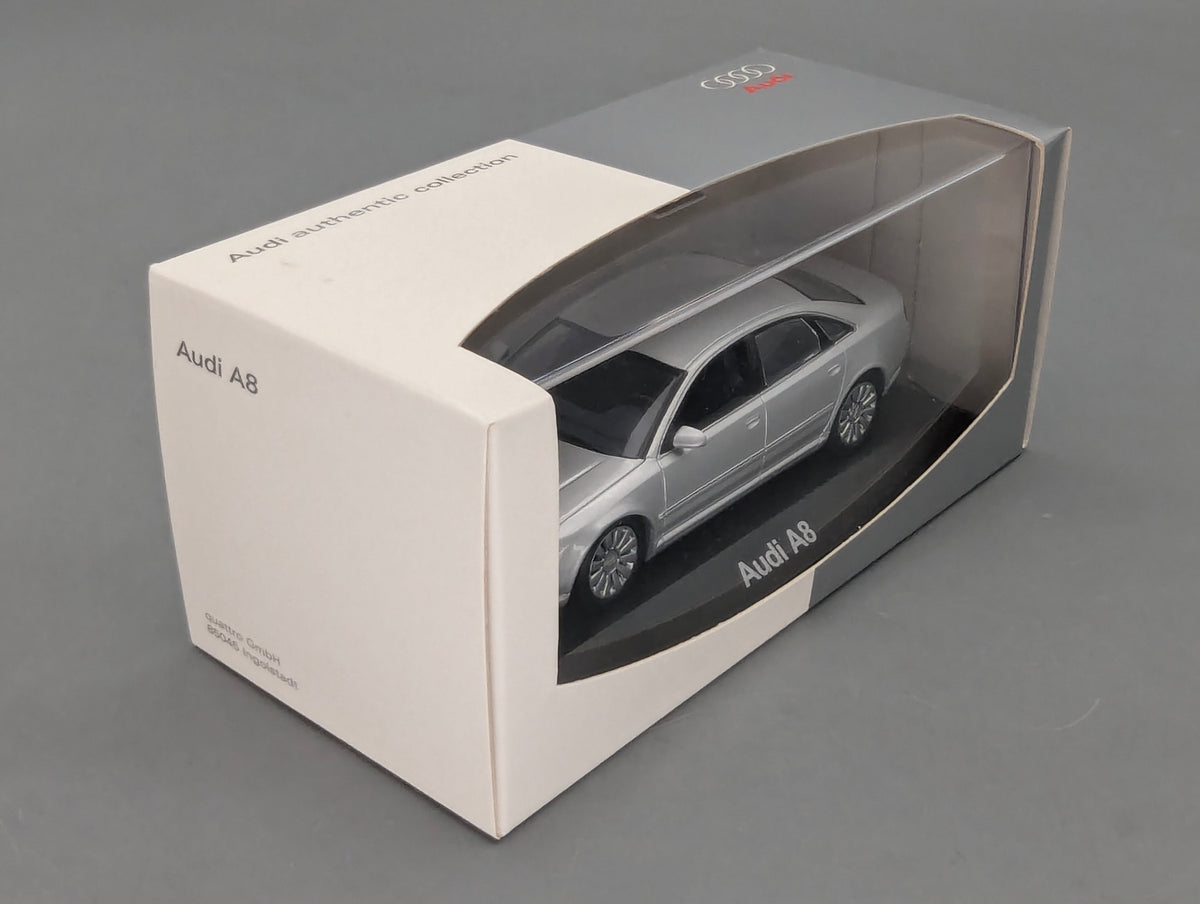Modellautos 1:43 Minichamps Audi A8 Silber mit Dealer OVP