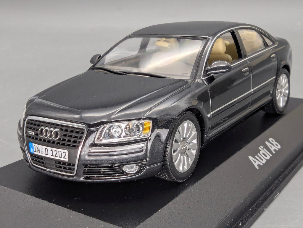 Modellautos 1:43 Minichamps Audi A8 Dunkelblau Metallic mit Dealer OVP