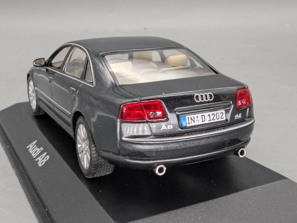 Modellautos 1:43 Minichamps Audi A8 Dunkelblau Metallic mit Dealer OVP