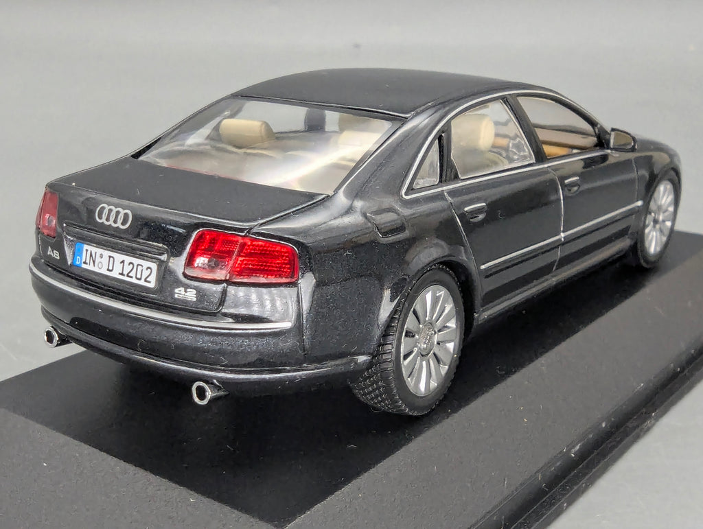 Modellautos 1:43 Minichamps Audi A8 Dunkelblau Metallic mit Dealer OVP