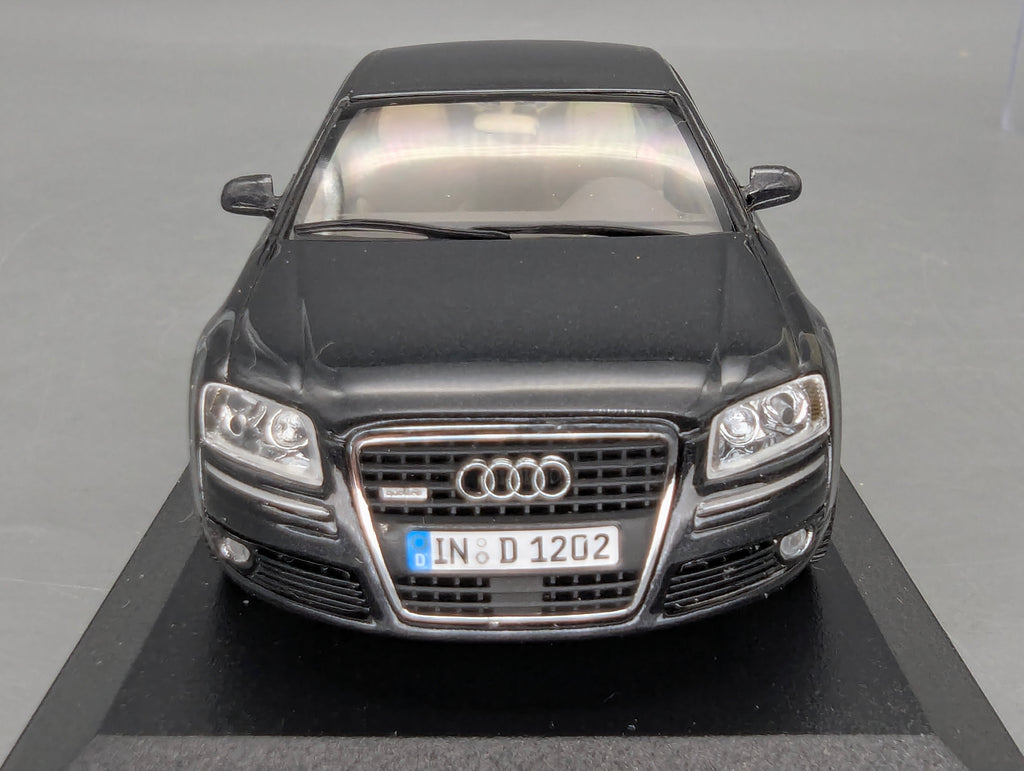 Modellautos 1:43 Minichamps Audi A8 Dunkelblau Metallic mit Dealer OVP