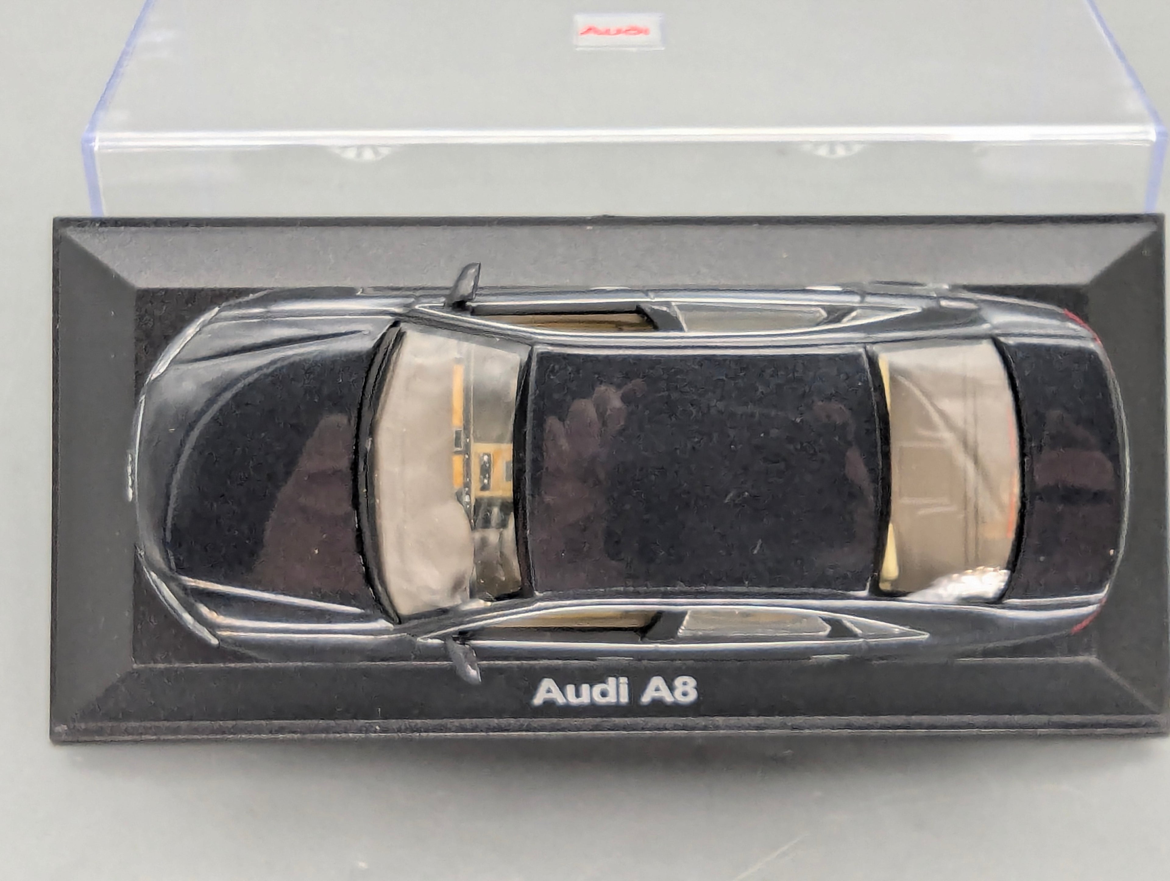 Modellautos 1:43 Minichamps Audi A8 Dunkelblau Metallic mit Dealer OVP