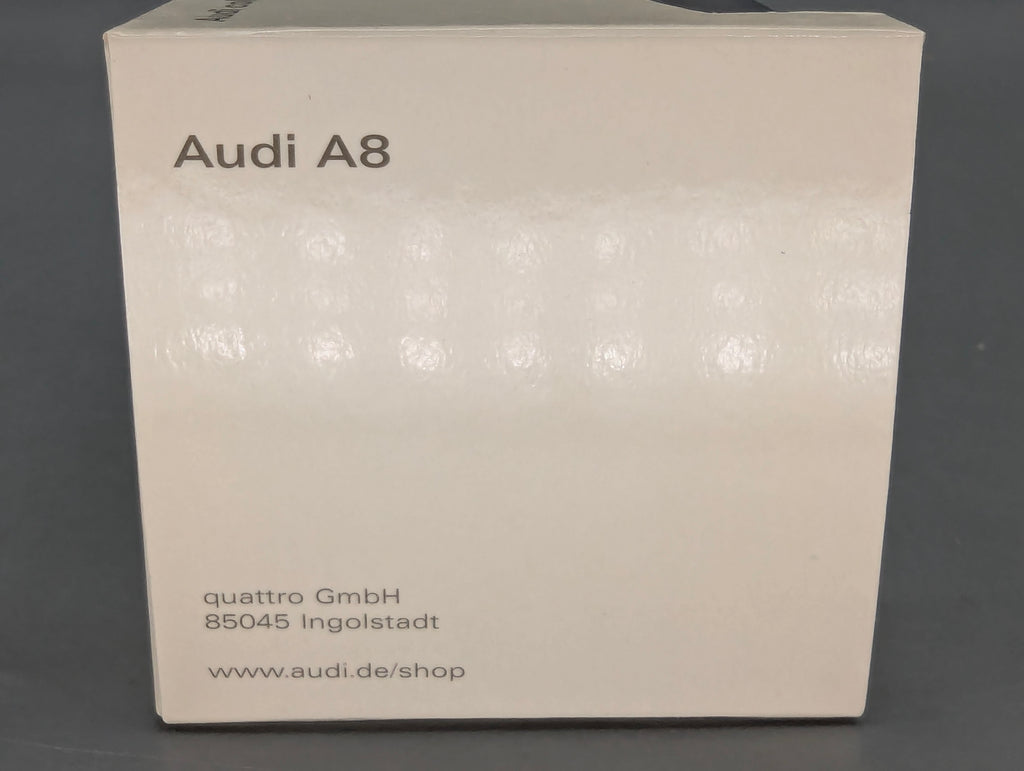 Modellautos 1:43 Minichamps Audi A8 Dunkelblau Metallic mit Dealer OVP
