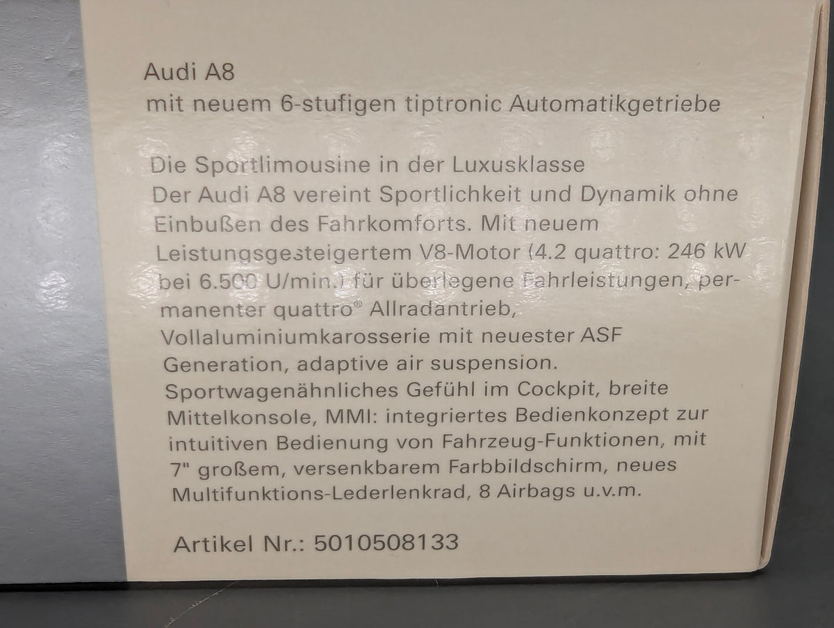 Modellautos 1:43 Minichamps Audi A8 Dunkelblau Metallic mit Dealer OVP