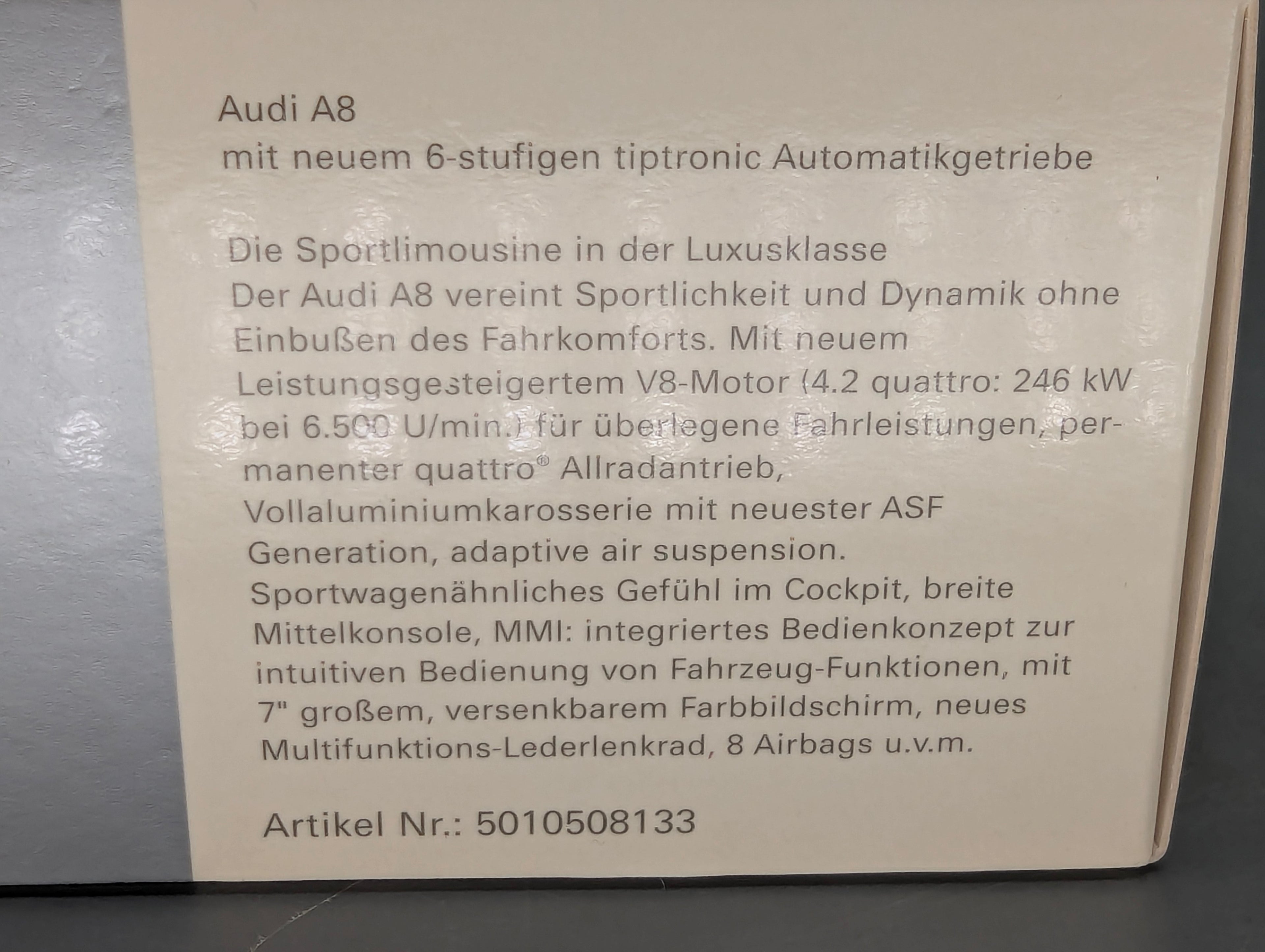 Modellautos 1:43 Minichamps Audi A8 Dunkelblau Metallic mit Dealer OVP