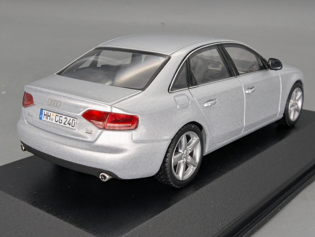 Model Cars 1:43 Minichamps Mercedes Benz SL65 AMG Black Series Silver with original packaging