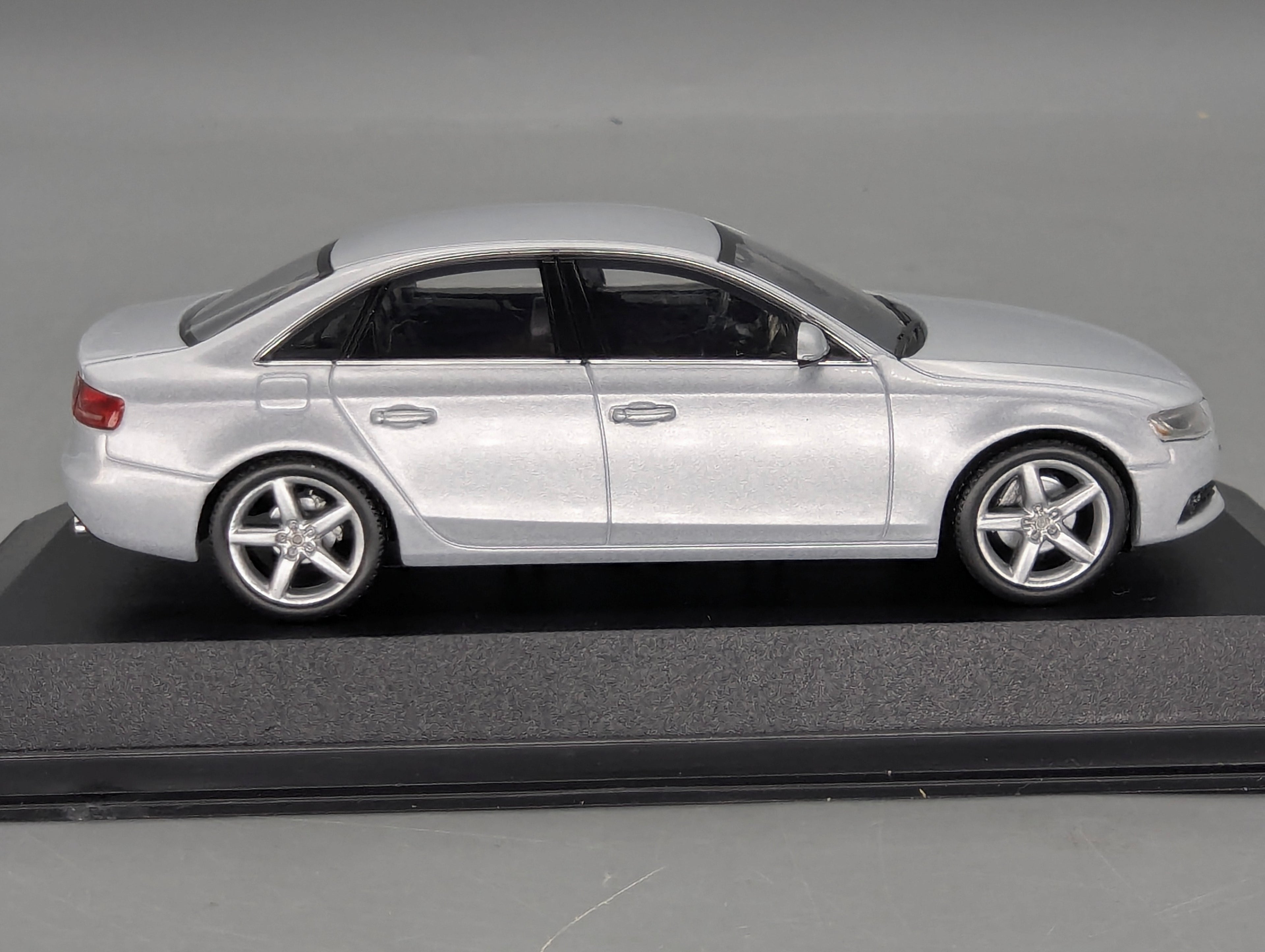 Model Cars 1:43 Minichamps Mercedes Benz SL65 AMG Black Series Silver with original packaging