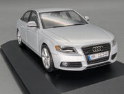 Modellautos 1:43 Minichamps SOP Audi A4 2007 Fertigung Ingolstadt mit Dealer OVP