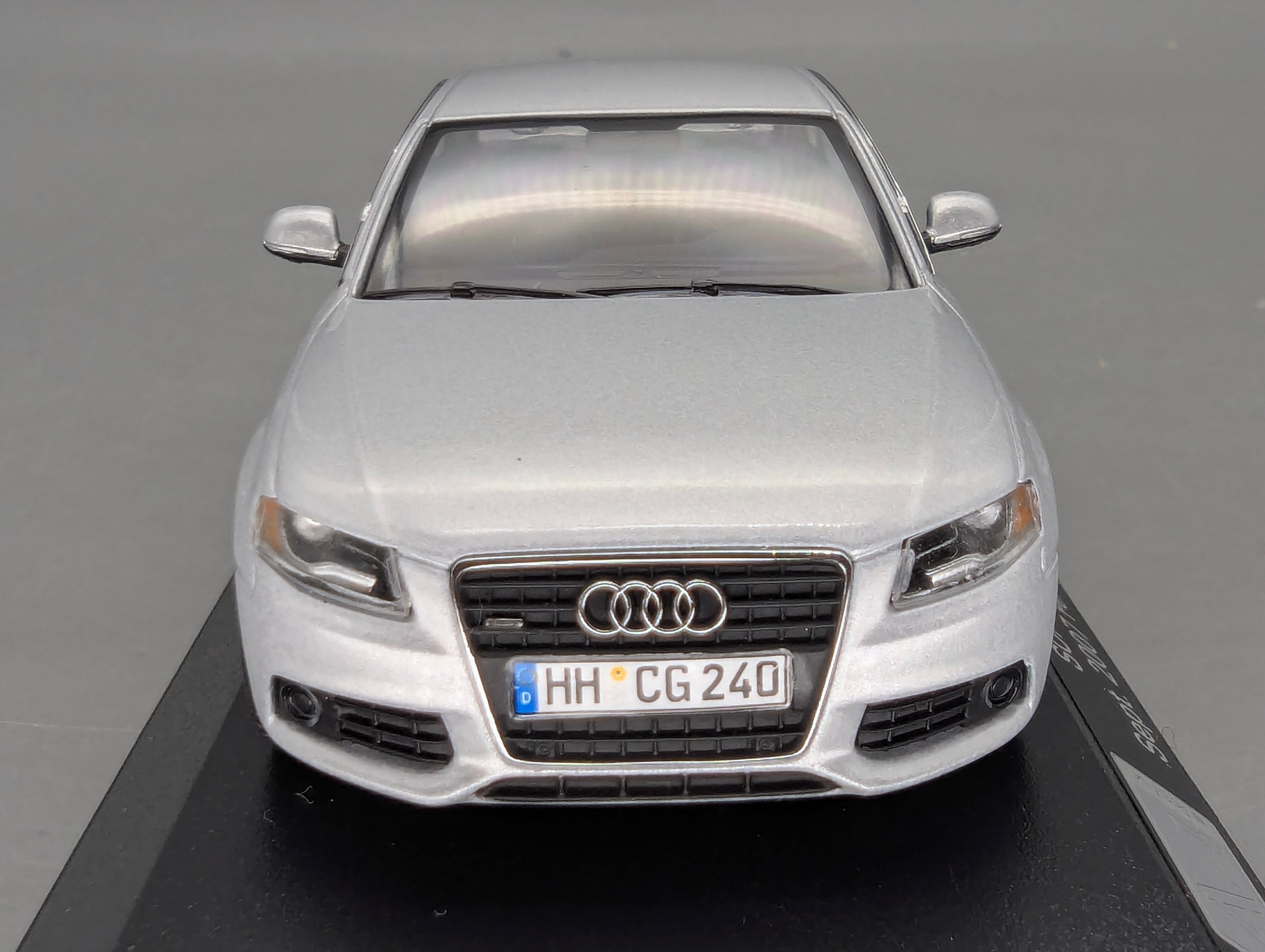 Model Cars 1:43 Minichamps Mercedes Benz SL65 AMG Black Series Silver with original packaging
