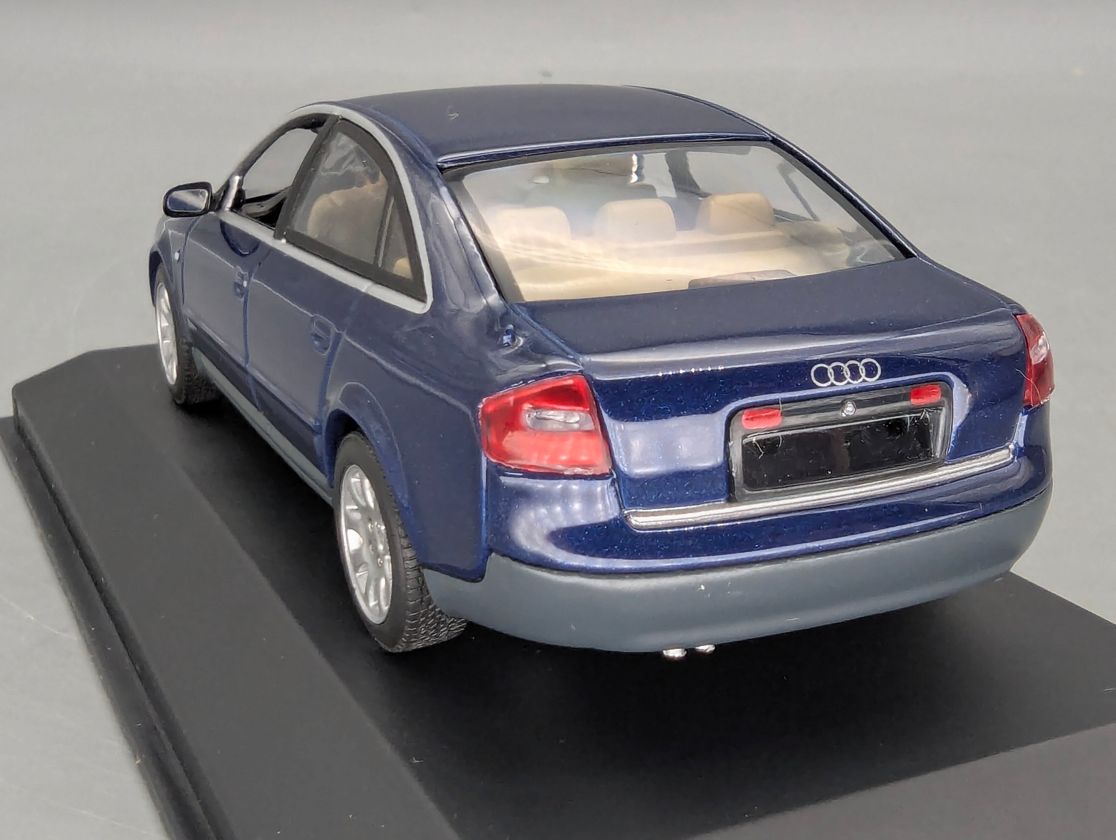 Modellautos 1:43 Minichamps Audi A6 Blau Metallic mit Dealer OVP
